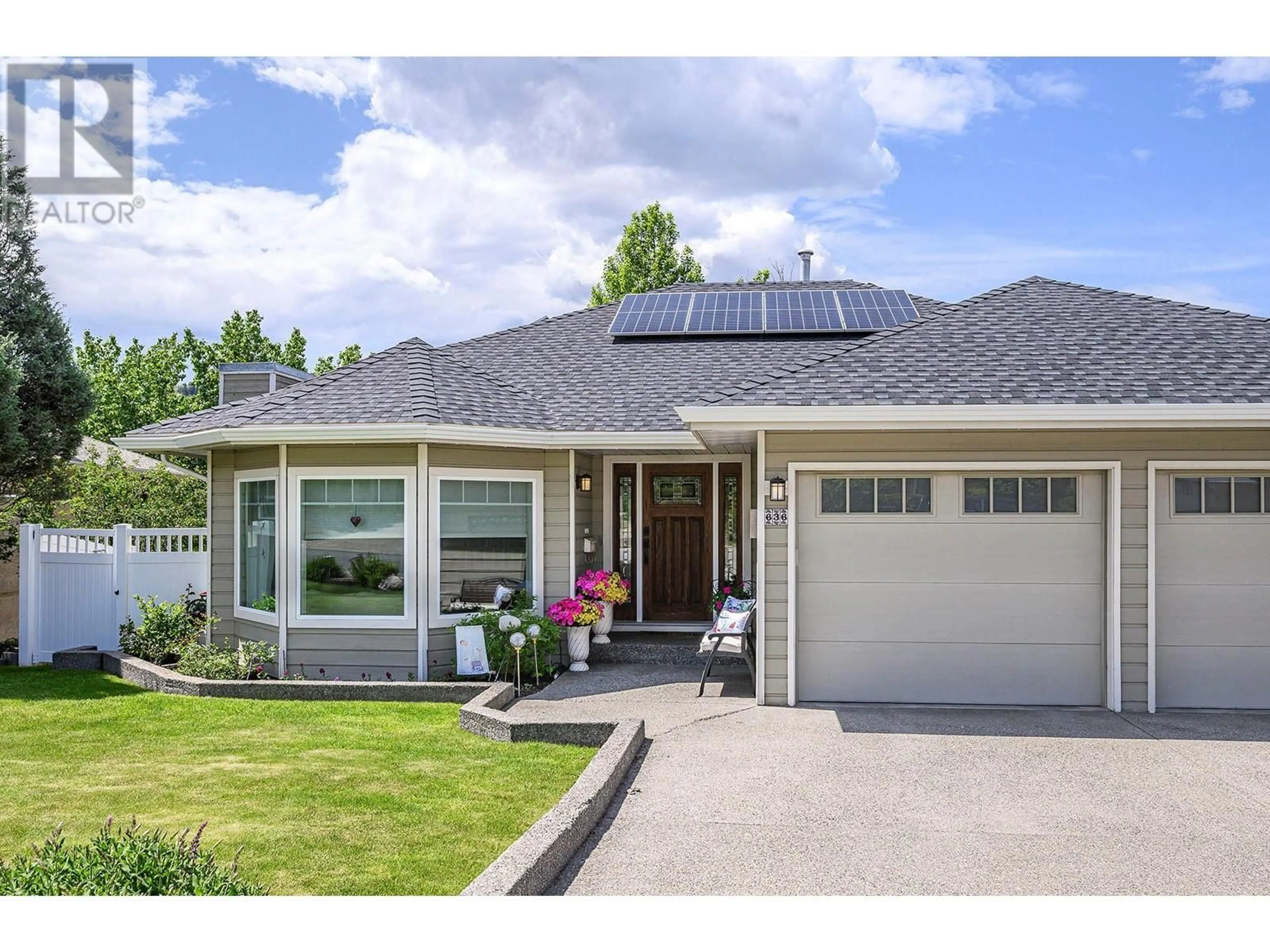 Home with vinyl exterior material, street for 636 ROBSON DRIVE, Kamloops British Columbia V2E2B7