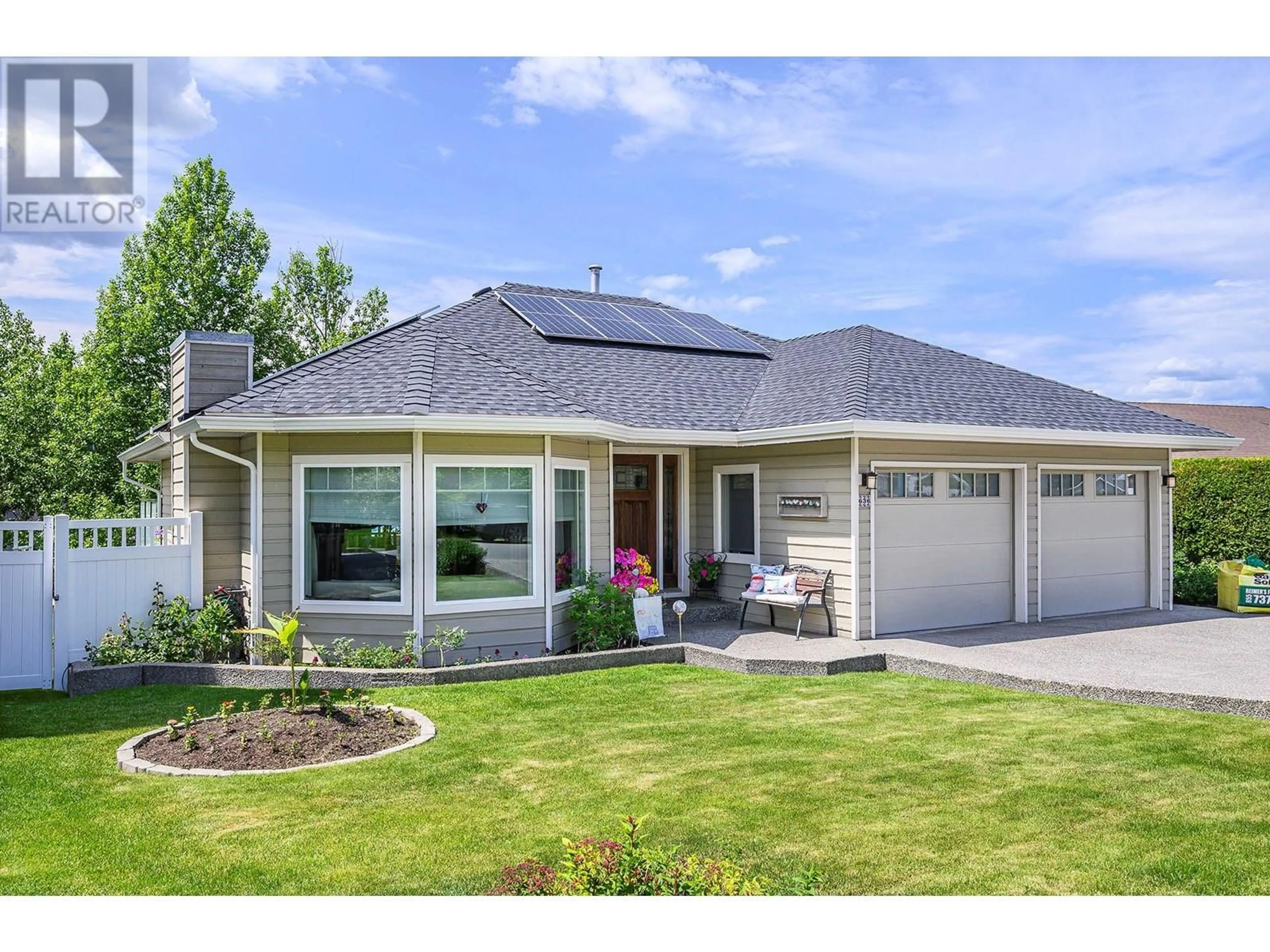 Home with vinyl exterior material, street for 636 ROBSON DRIVE, Kamloops British Columbia V2E2B7