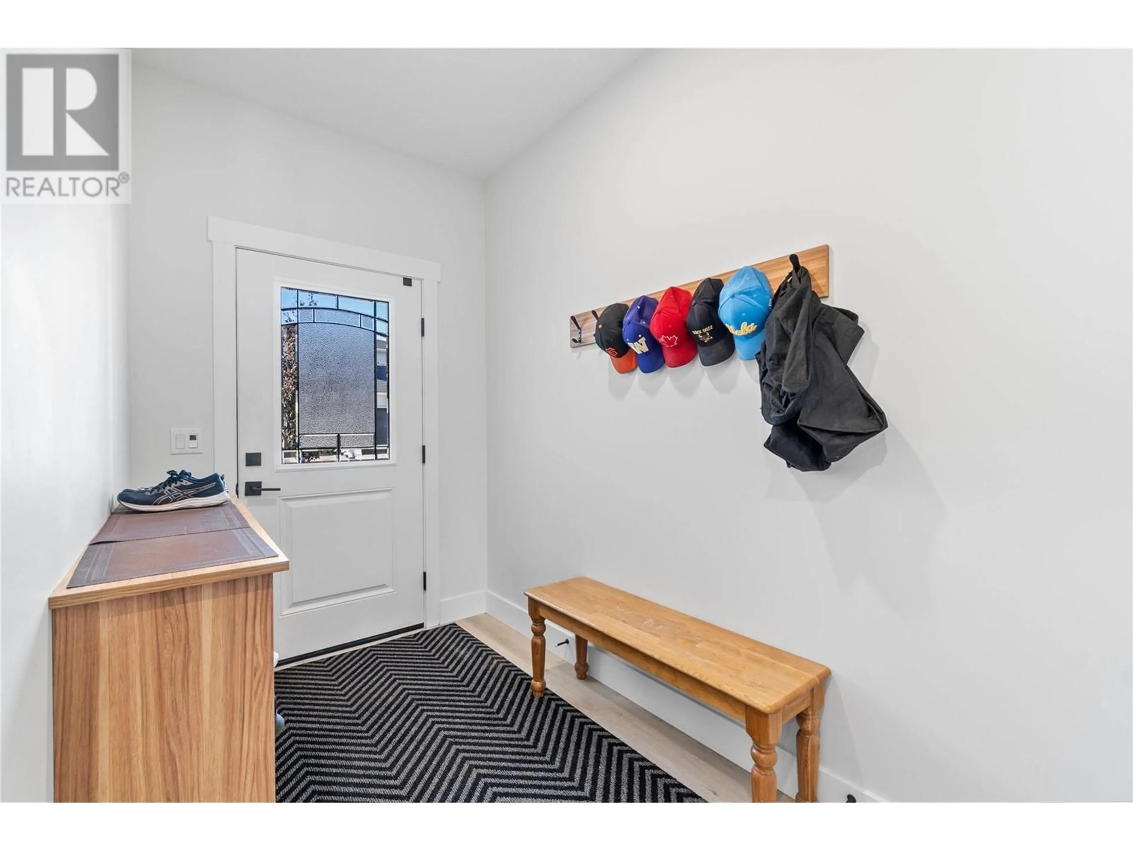 Indoor entryway for 30 - 1999 15 AVENUE, Vernon British Columbia V1T0C6