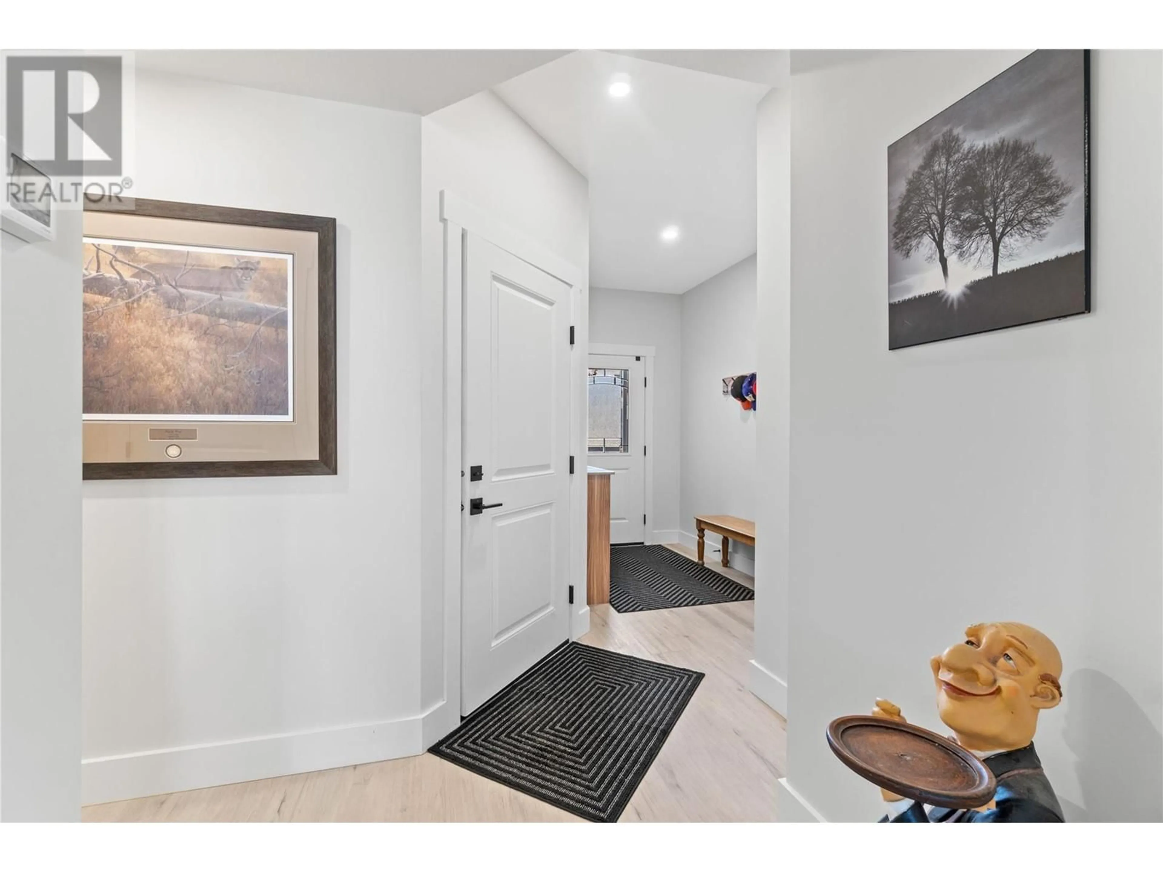 Indoor entryway for 30 - 1999 15 AVENUE, Vernon British Columbia V1T0C6