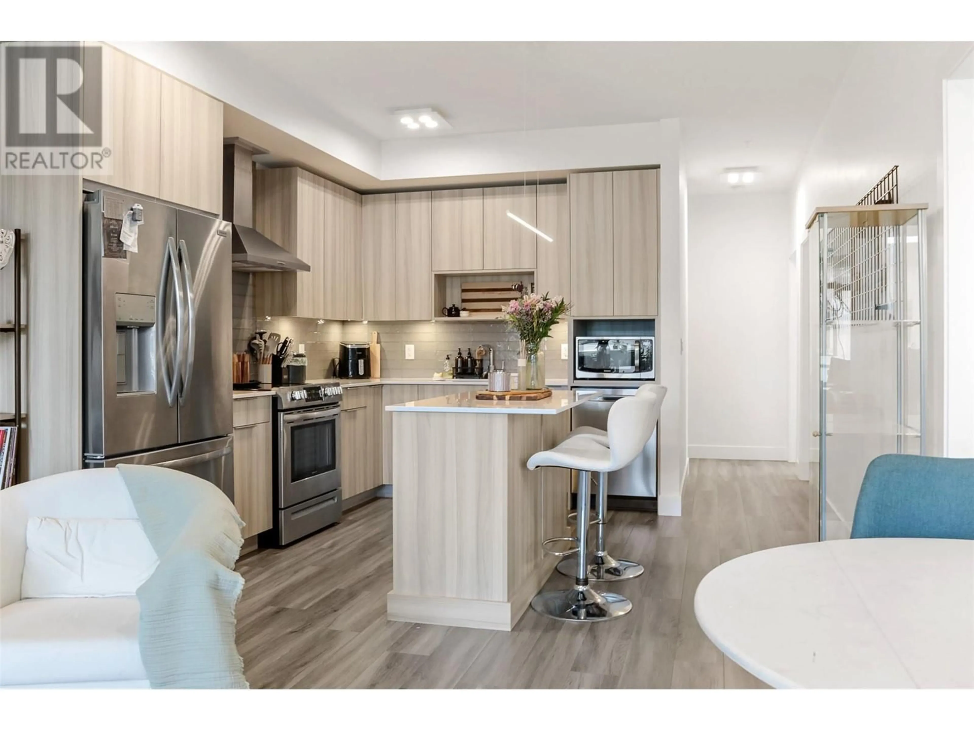 Open concept kitchen, wood/laminate floor for 302 - 3634 MISSION SPRINGS DRIVE, Kelowna British Columbia V1W0C9