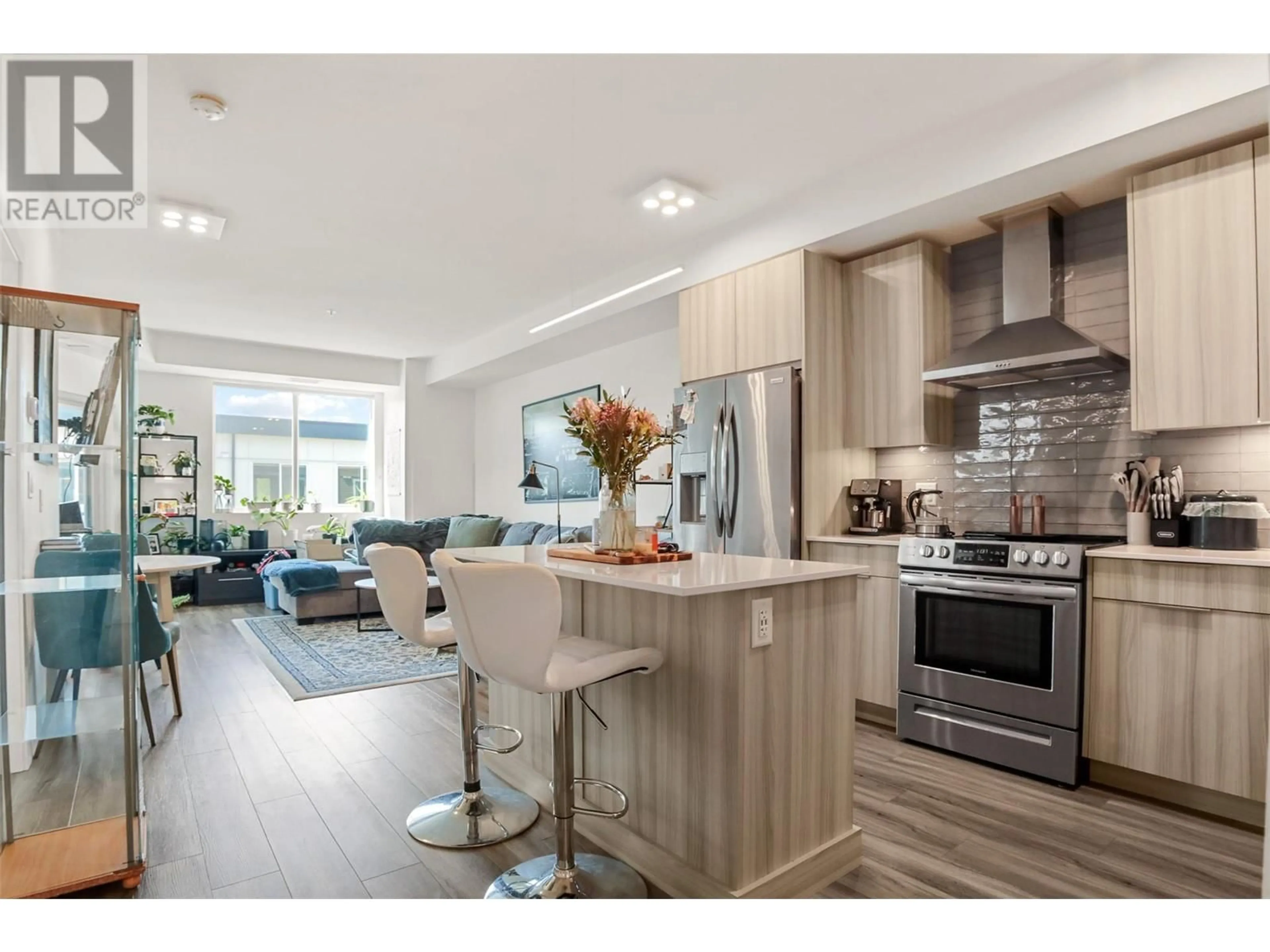 Open concept kitchen, wood/laminate floor for 302 - 3634 MISSION SPRINGS DRIVE, Kelowna British Columbia V1W0C9