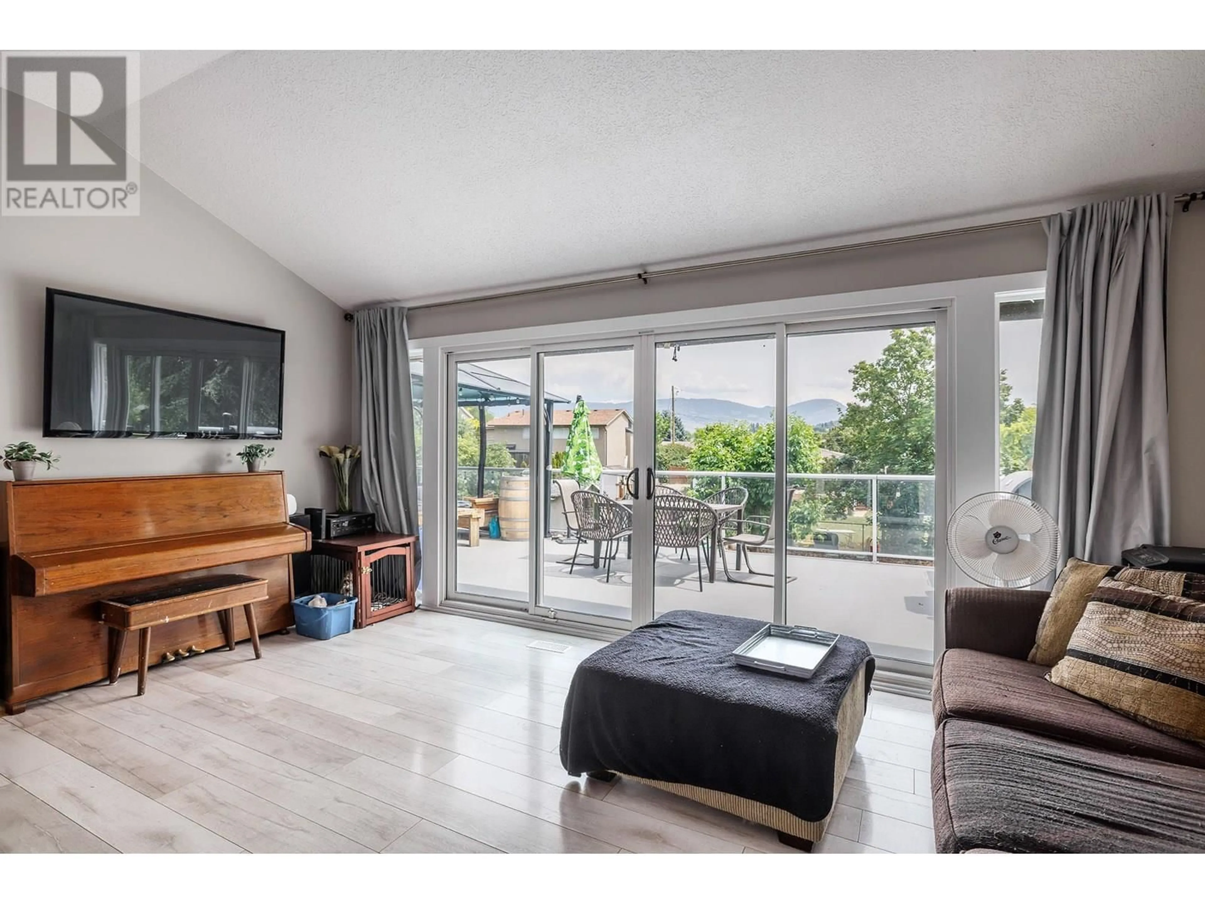 Living room with furniture, unknown for 333 MOUBRAY ROAD, Kelowna British Columbia V1V1R5