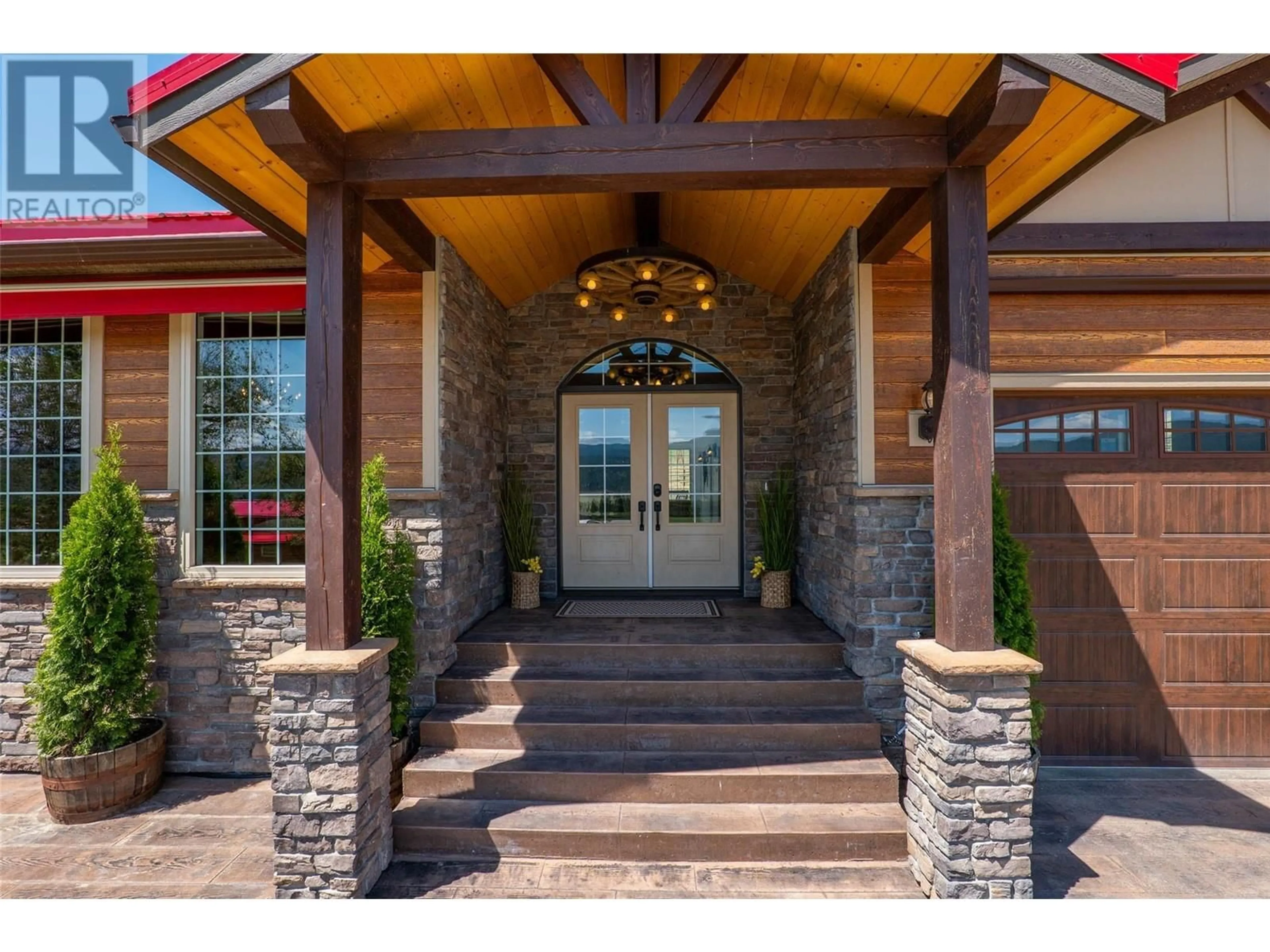 Indoor entryway for 4633 KAMLOOPS - SHUSWAP ROAD, Pritchard British Columbia V0E2P0