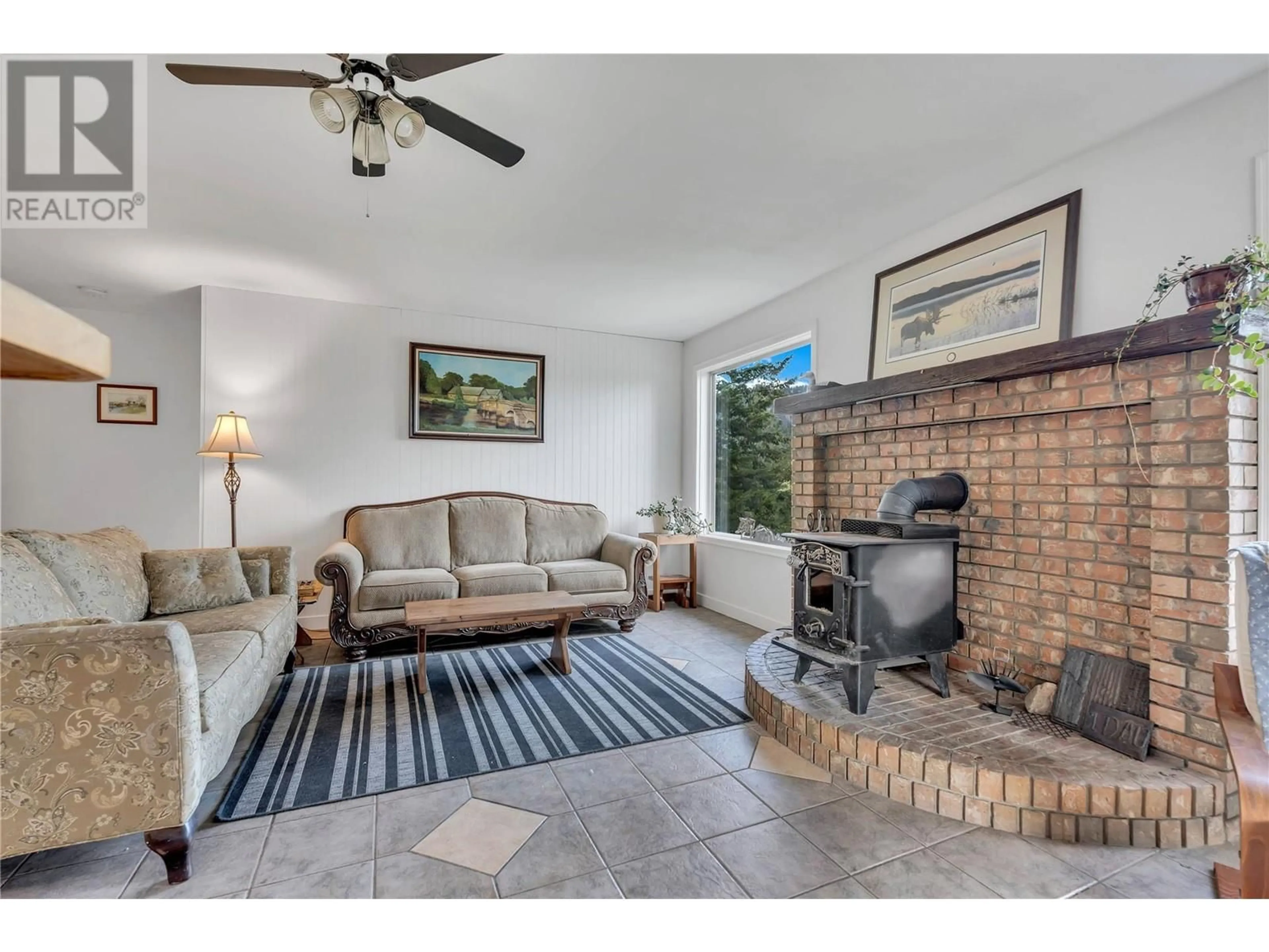 Living room with furniture, ceramic/tile floor for 100 MOUNTAIN VIEW DRIVE, Summerland British Columbia V0H1Z8
