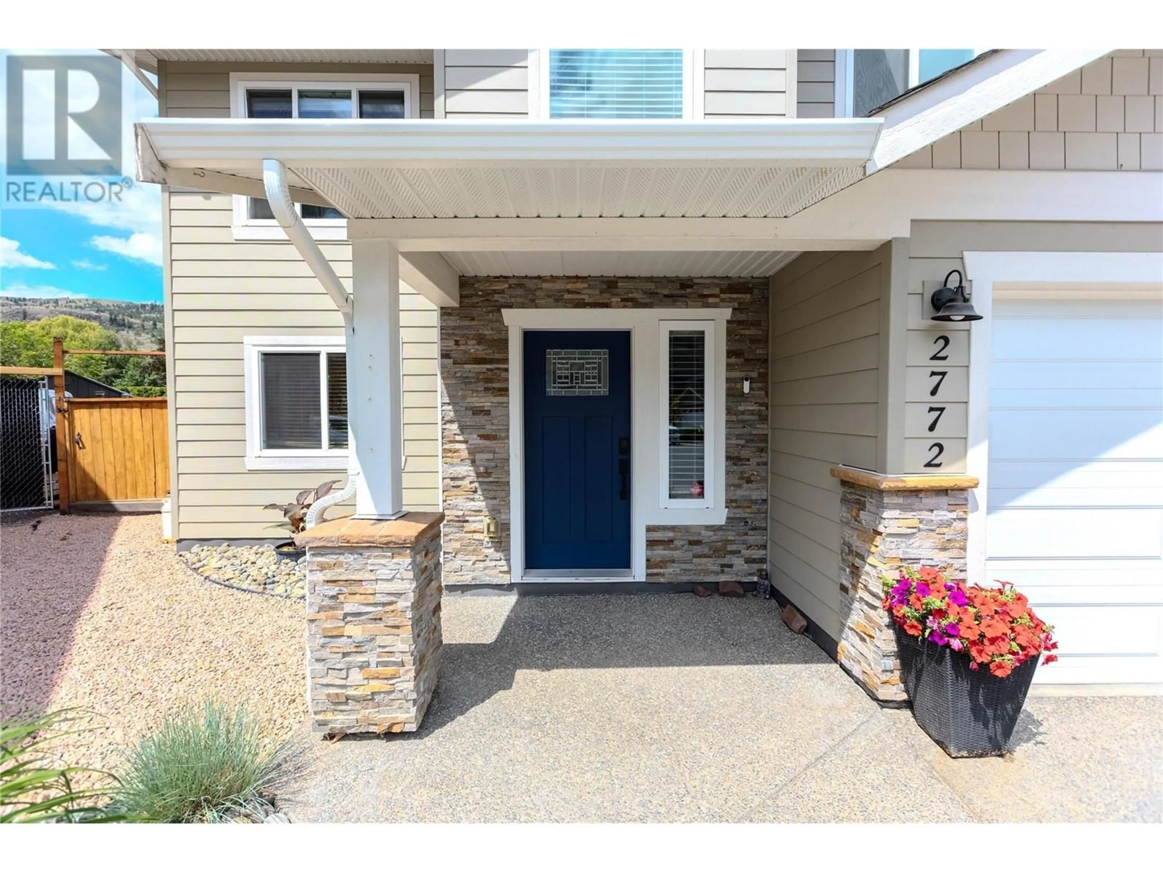 Indoor entryway for 2772 BEACHMOUNT CRESCENT, Kamloops British Columbia V2B0E6