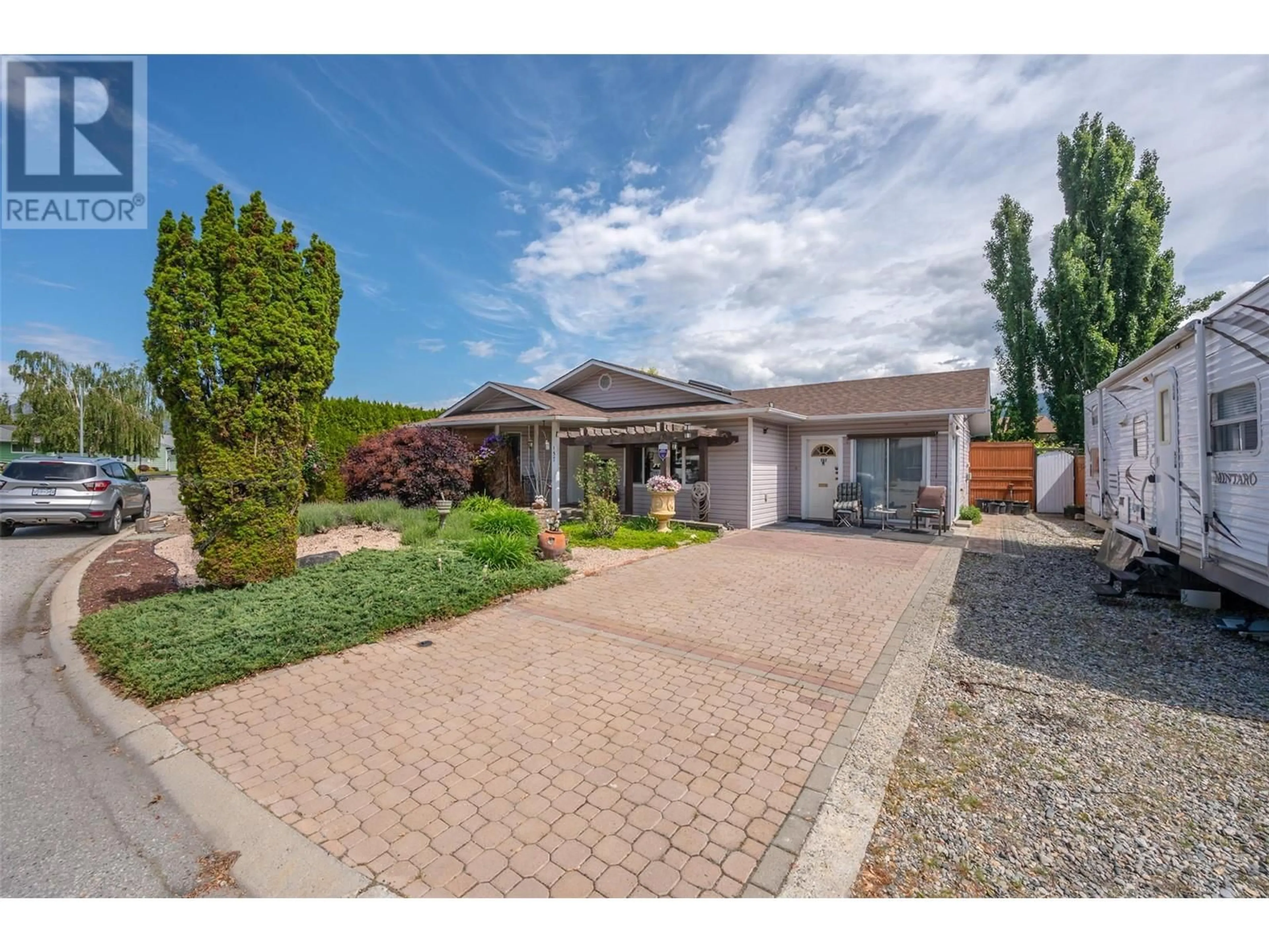 A pic from outside/outdoor area/front of a property/back of a property/a pic from drone, street for 157 AYRES CRESCENT, Penticton British Columbia V2A6R3