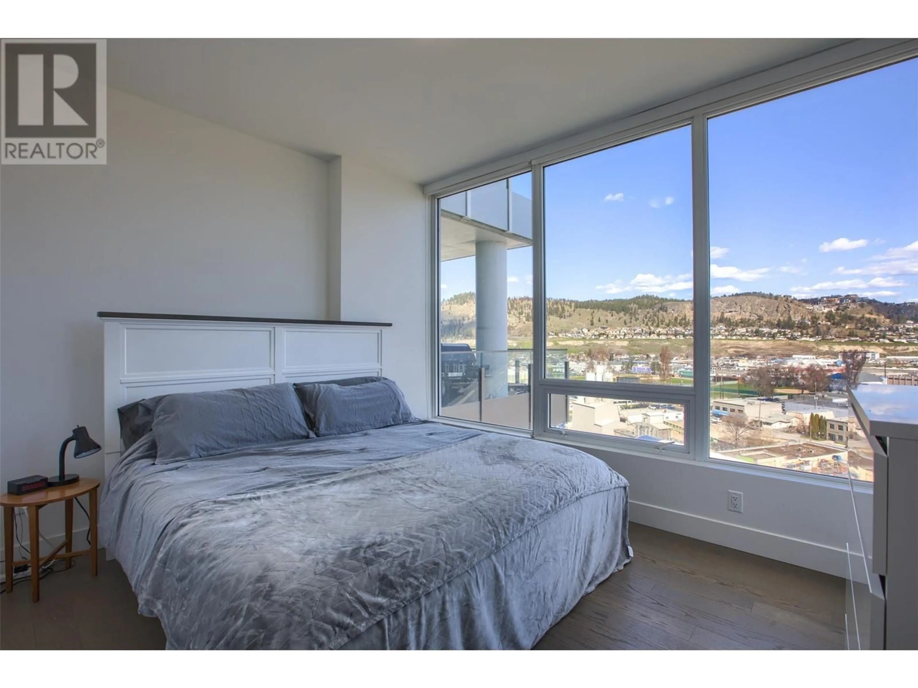 Bedroom with bed, unknown for 1102 - 1191 SUNSET DRIVE, Kelowna British Columbia V1Y0J4