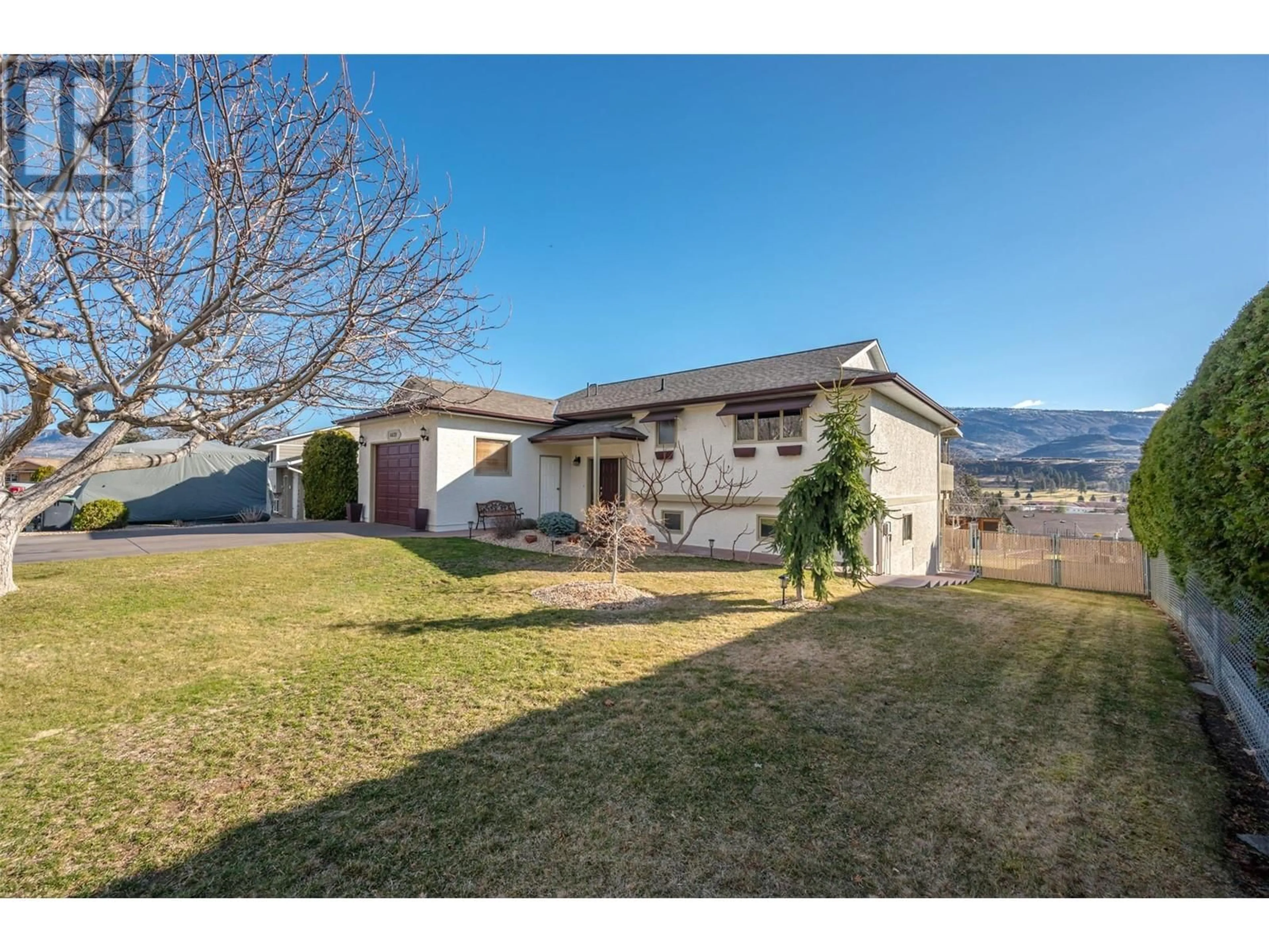 A pic from outside/outdoor area/front of a property/back of a property/a pic from drone, mountain view for 6639 MOUNTAINVIEW DRIVE, Oliver British Columbia V0H1T4