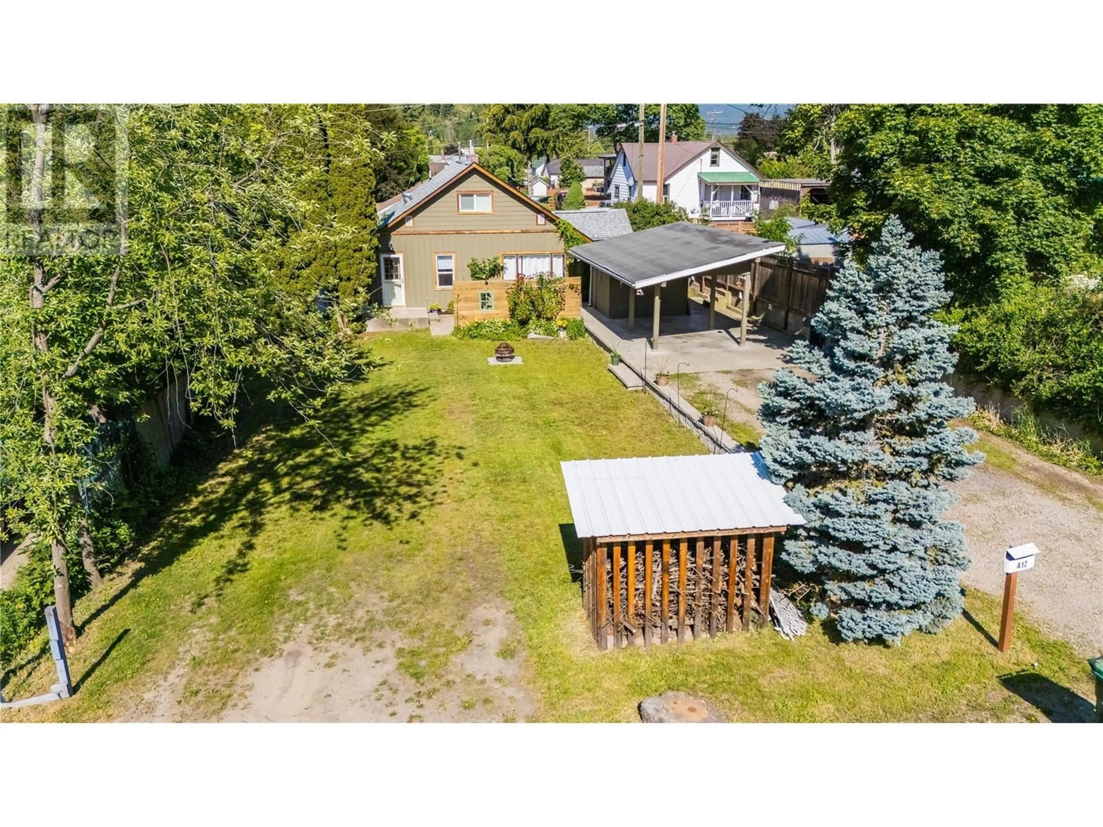 A pic from outside/outdoor area/front of a property/back of a property/a pic from drone, unknown for 412 7TH AVENUE, Castlegar British Columbia V1N1R2