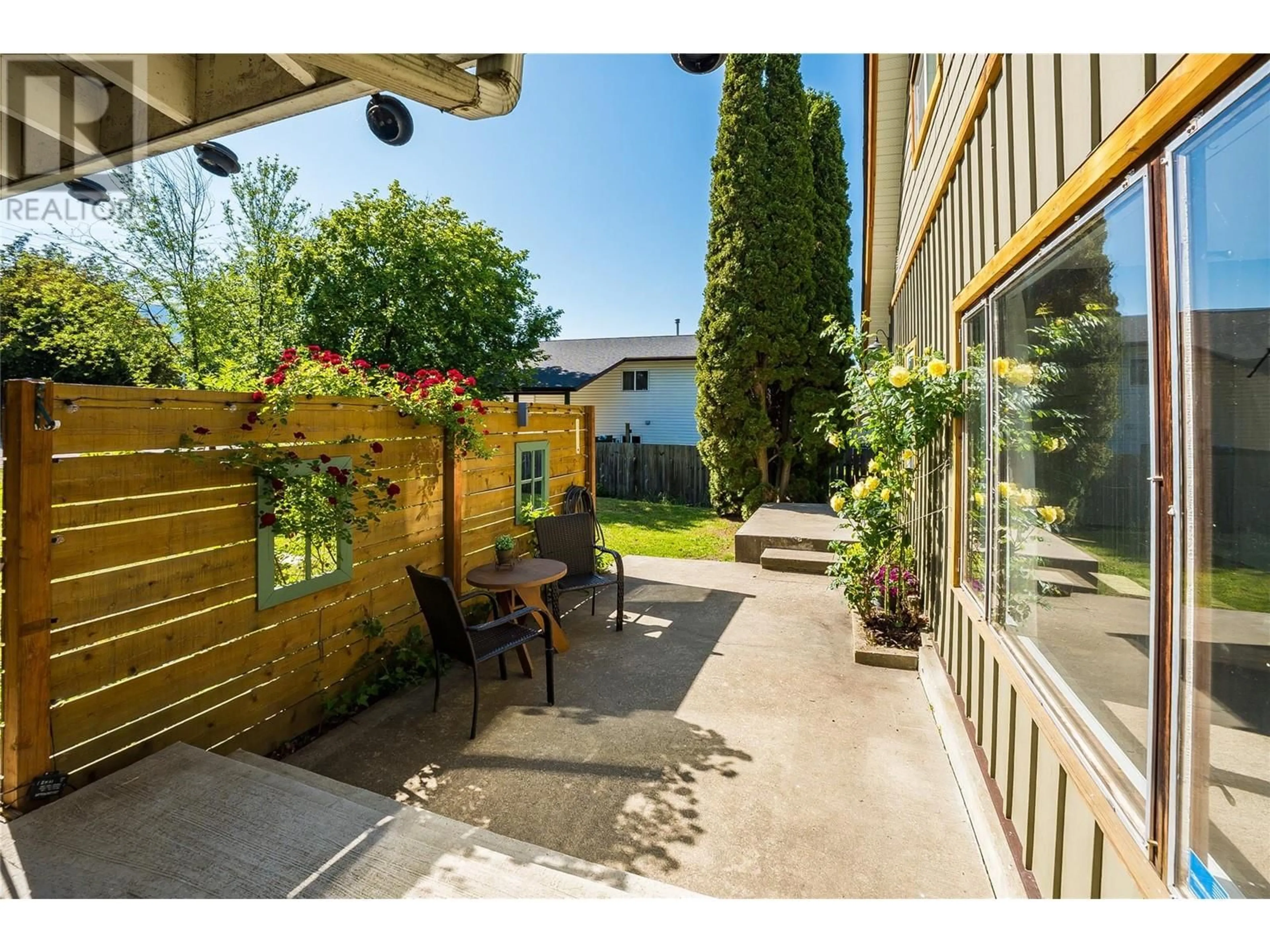 Patio, street for 412 7TH AVENUE, Castlegar British Columbia V1N1R2
