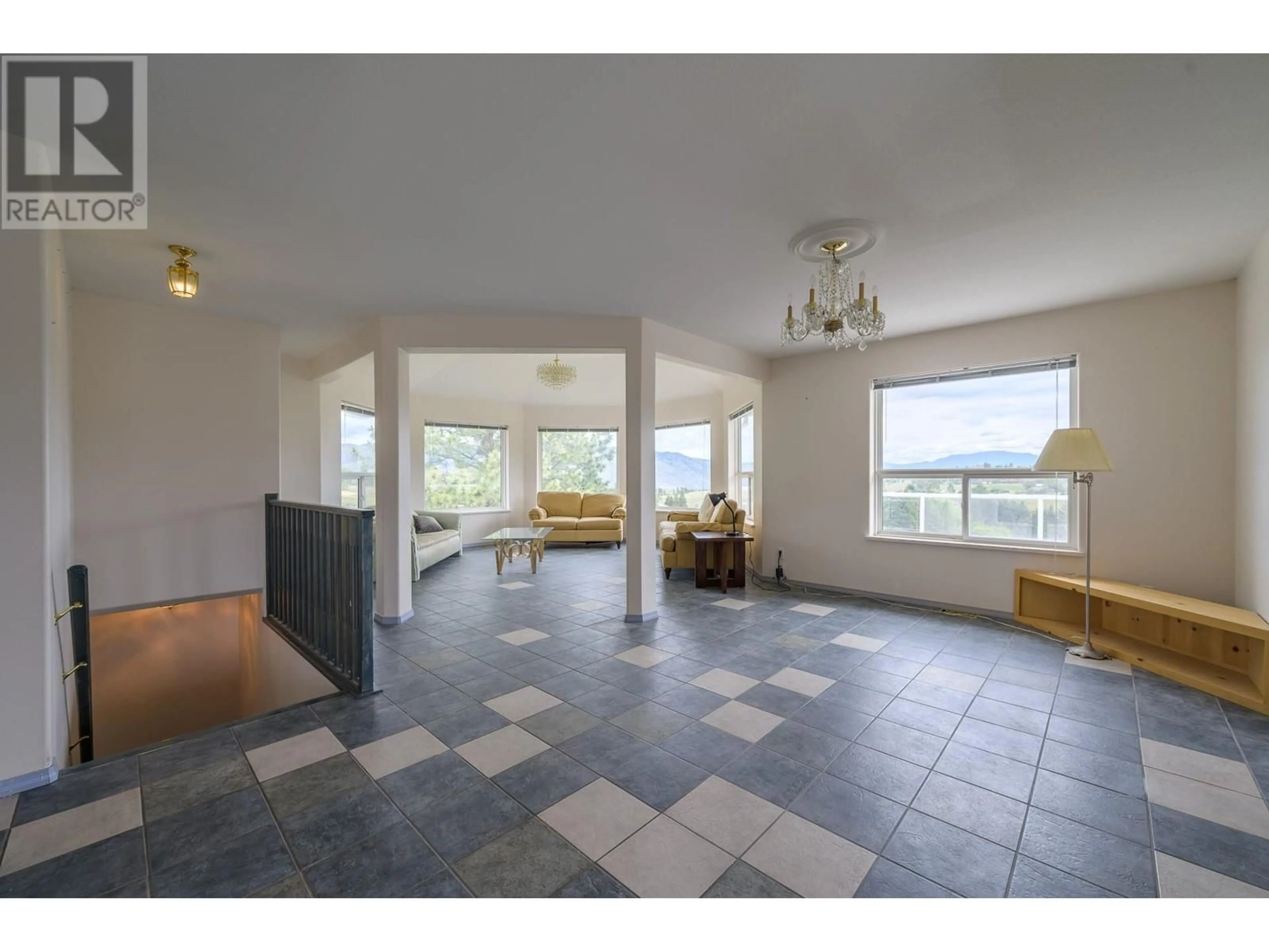 Indoor foyer for 7035 BLACKWELL ROAD, Kamloops British Columbia V2C6V8
