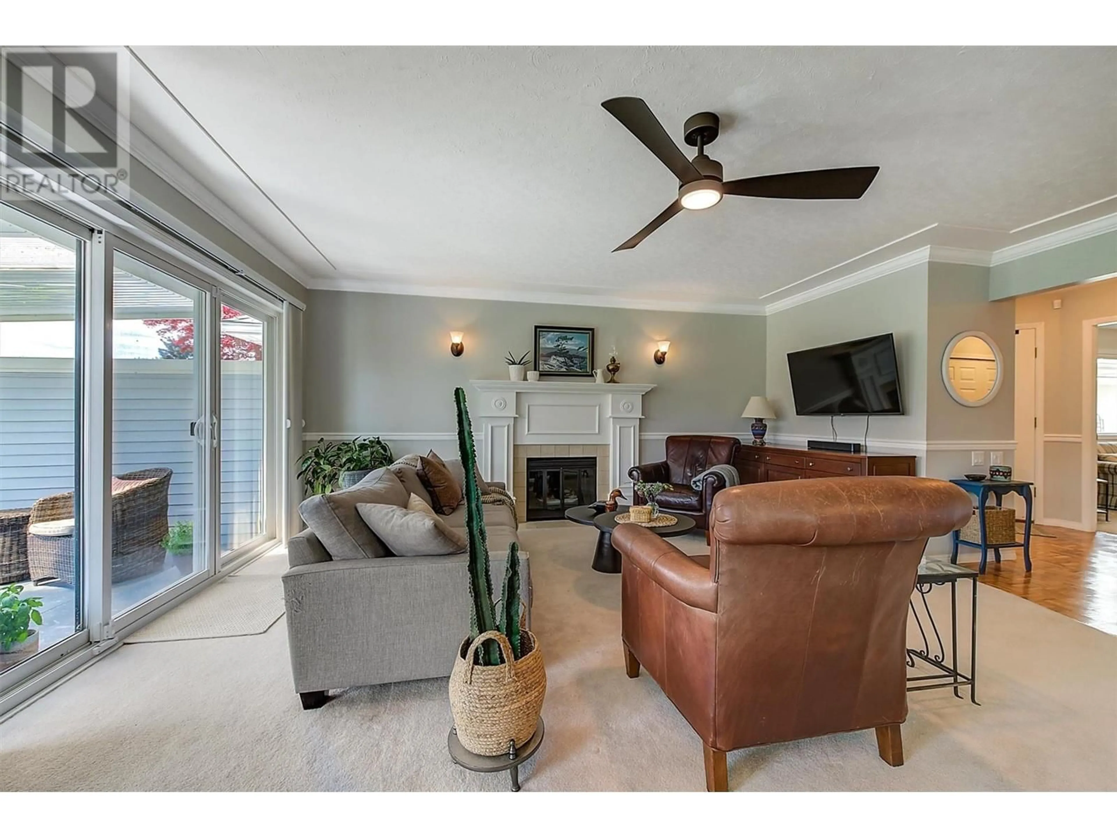 Living room with furniture, ceramic/tile floor for 25 - 3370 CASORSO ROAD, Kelowna British Columbia V1W3J2