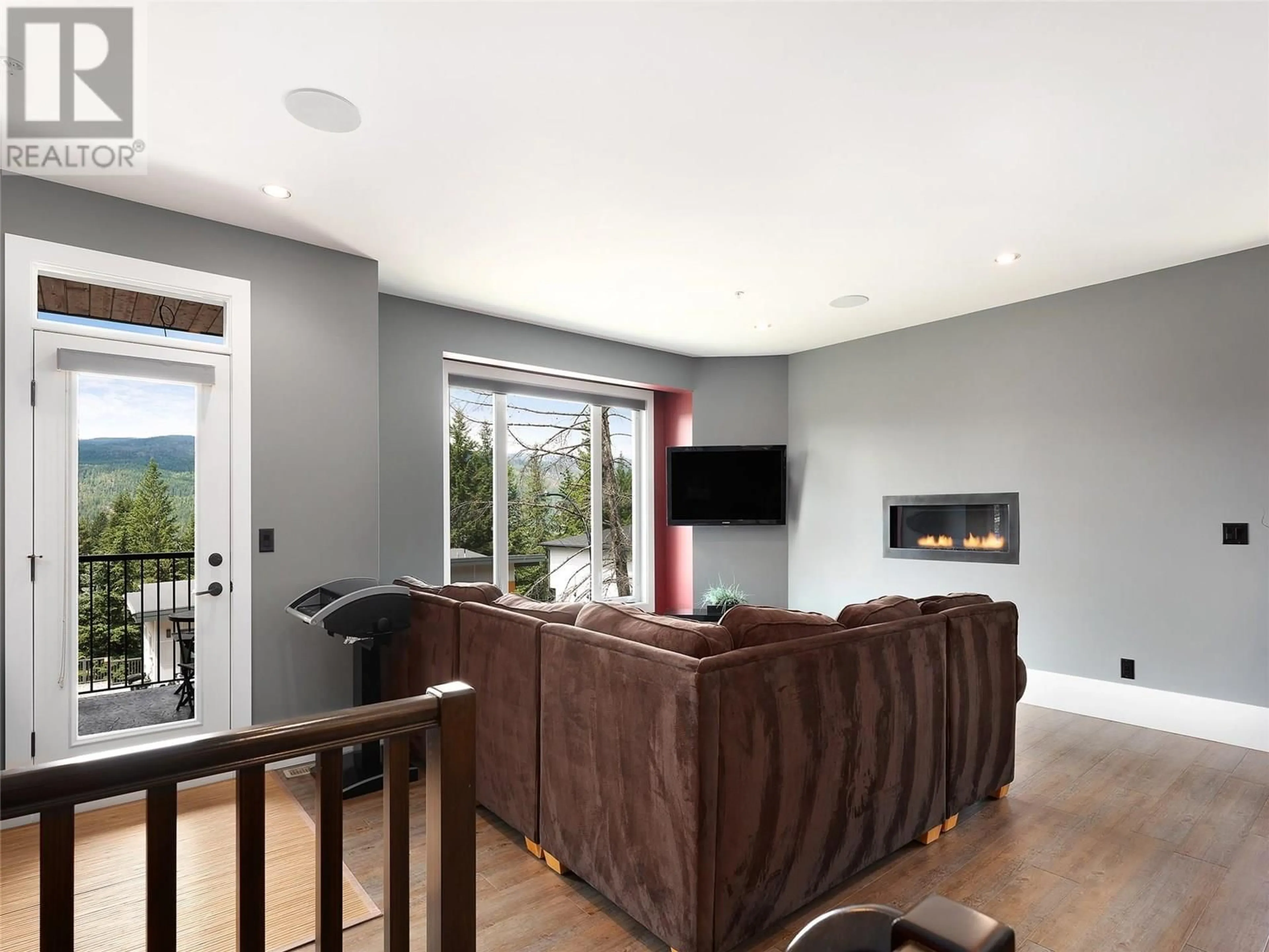 Living room with furniture, unknown for 27 GARMISCH ROAD, Vernon British Columbia V1H2K1