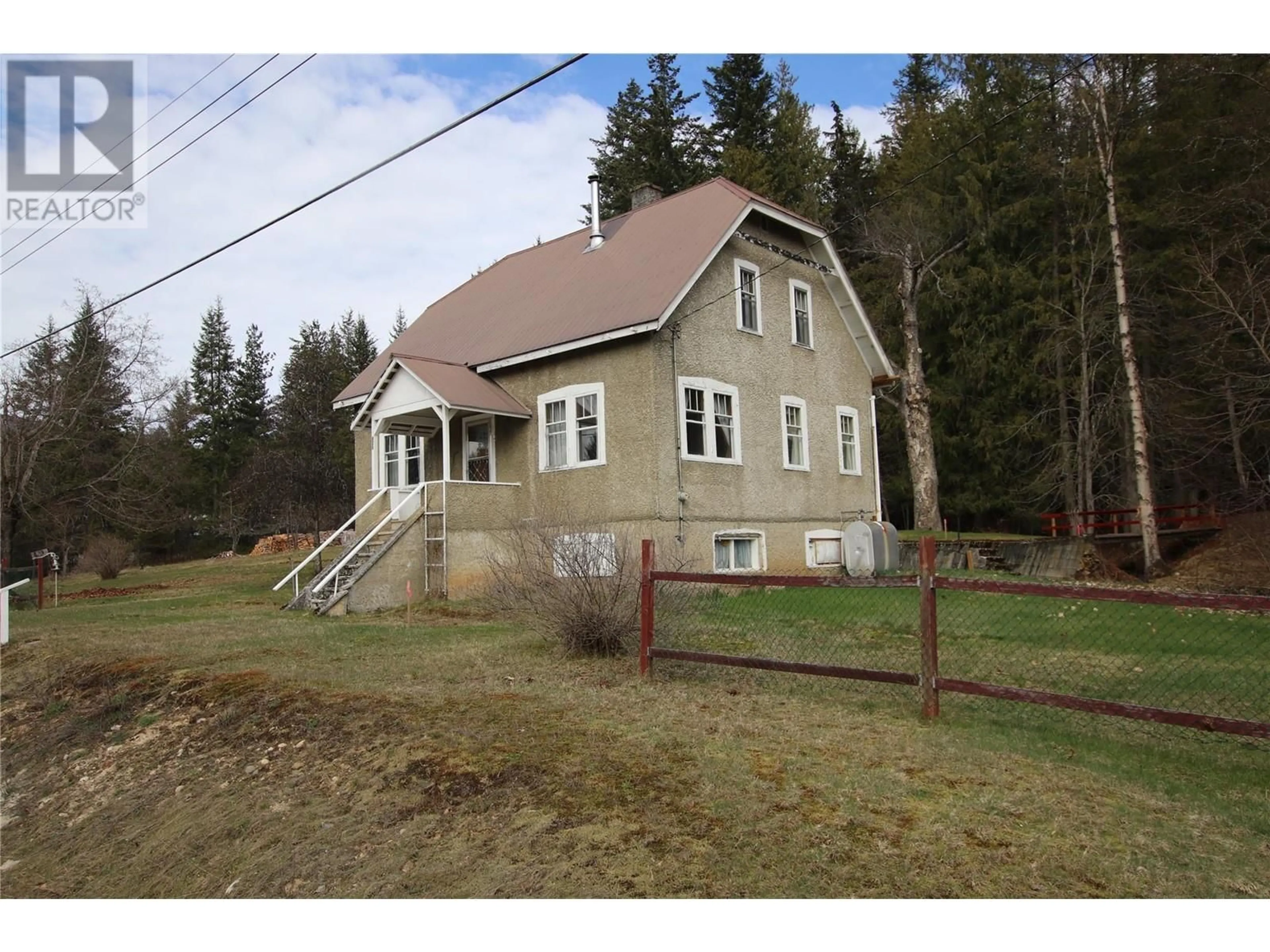 A pic from outside/outdoor area/front of a property/back of a property/a pic from drone, building for 431 ALEXANDER ROAD, Nakusp British Columbia V0G1R1