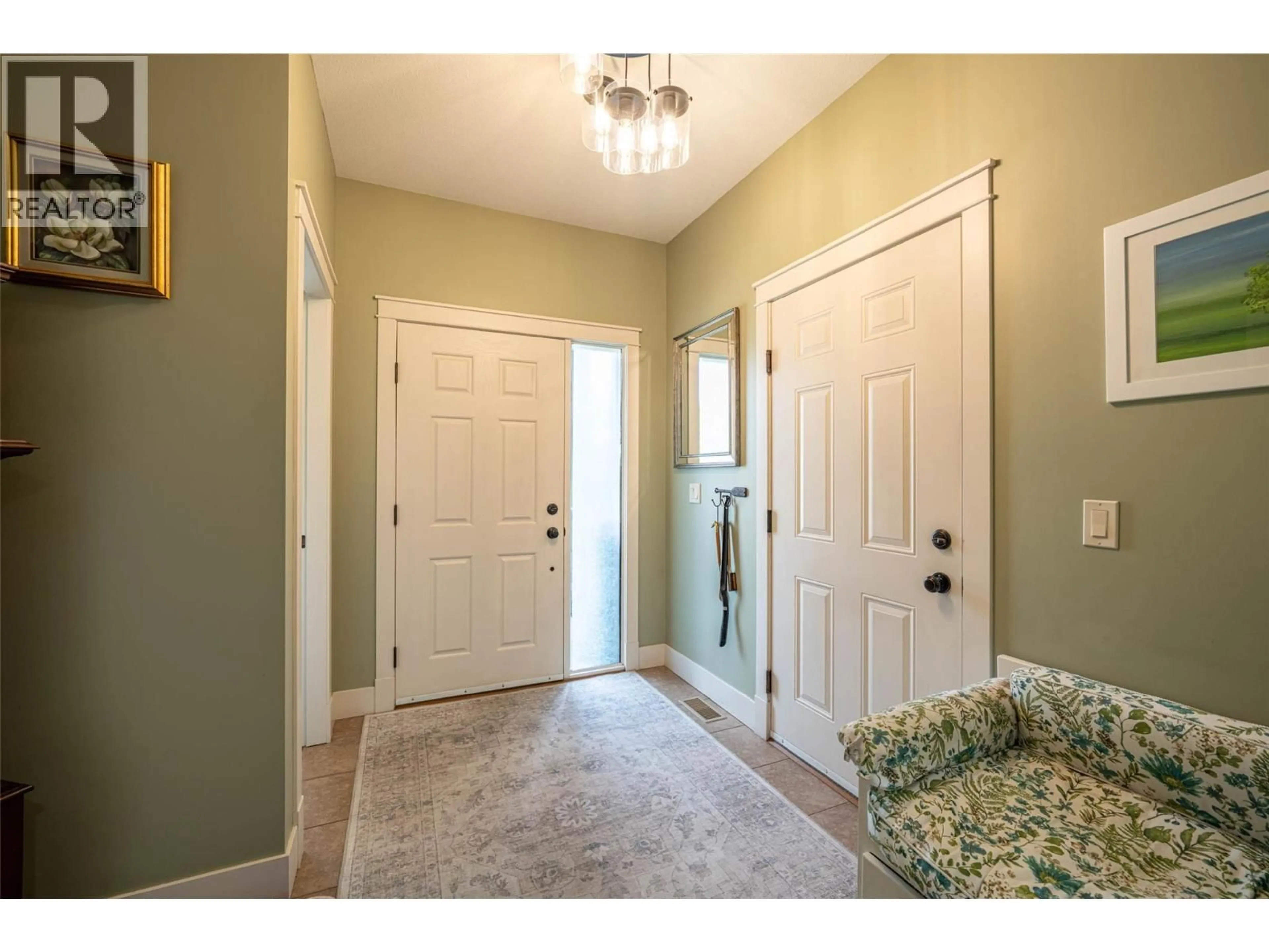 Indoor entryway for 133 - 9875 SELKIRK DRIVE, Coldstream British Columbia V1B4C4