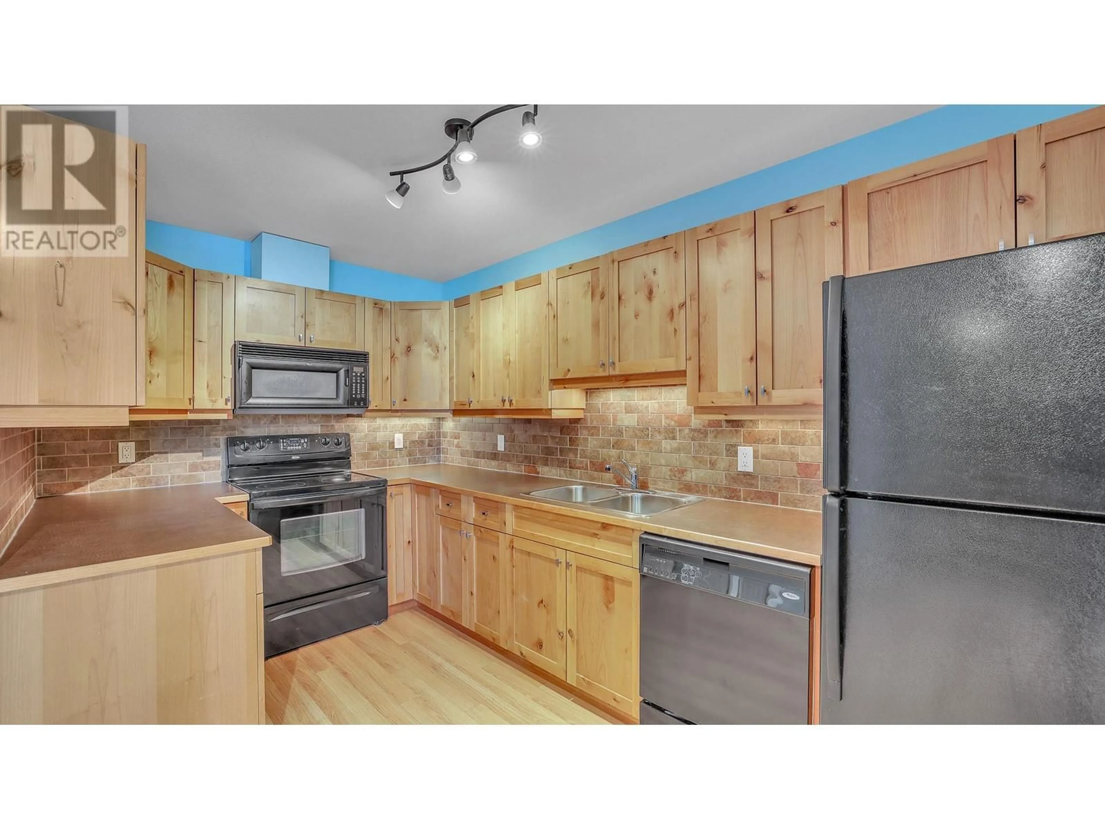 Standard kitchen, wood/laminate floor for 8 - 519 13TH STREET, Invermere British Columbia V0A1K0