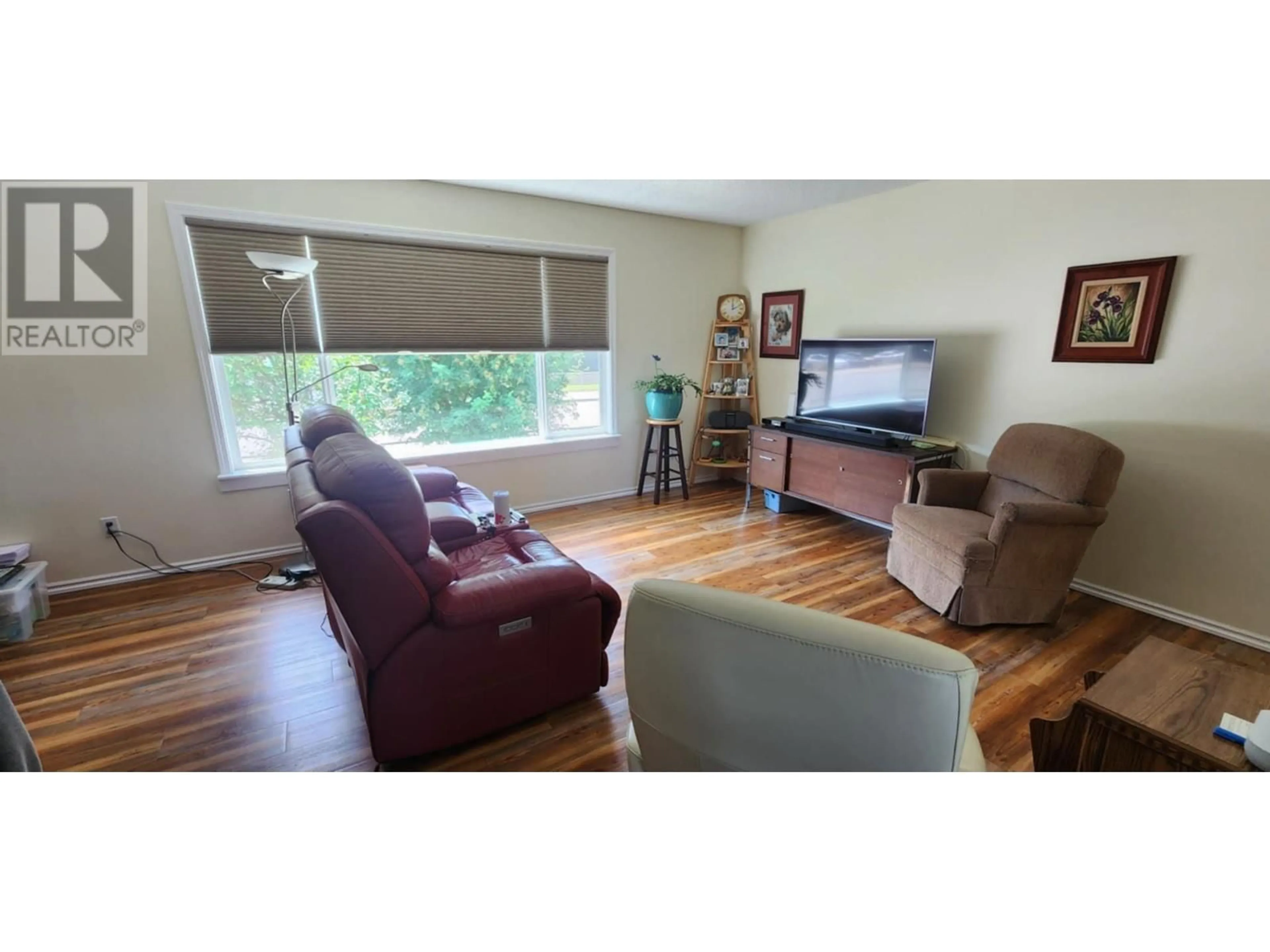 Living room with furniture, wood/laminate floor for 1989 GLENCAIRD STREET, Lumby British Columbia V0E2G0