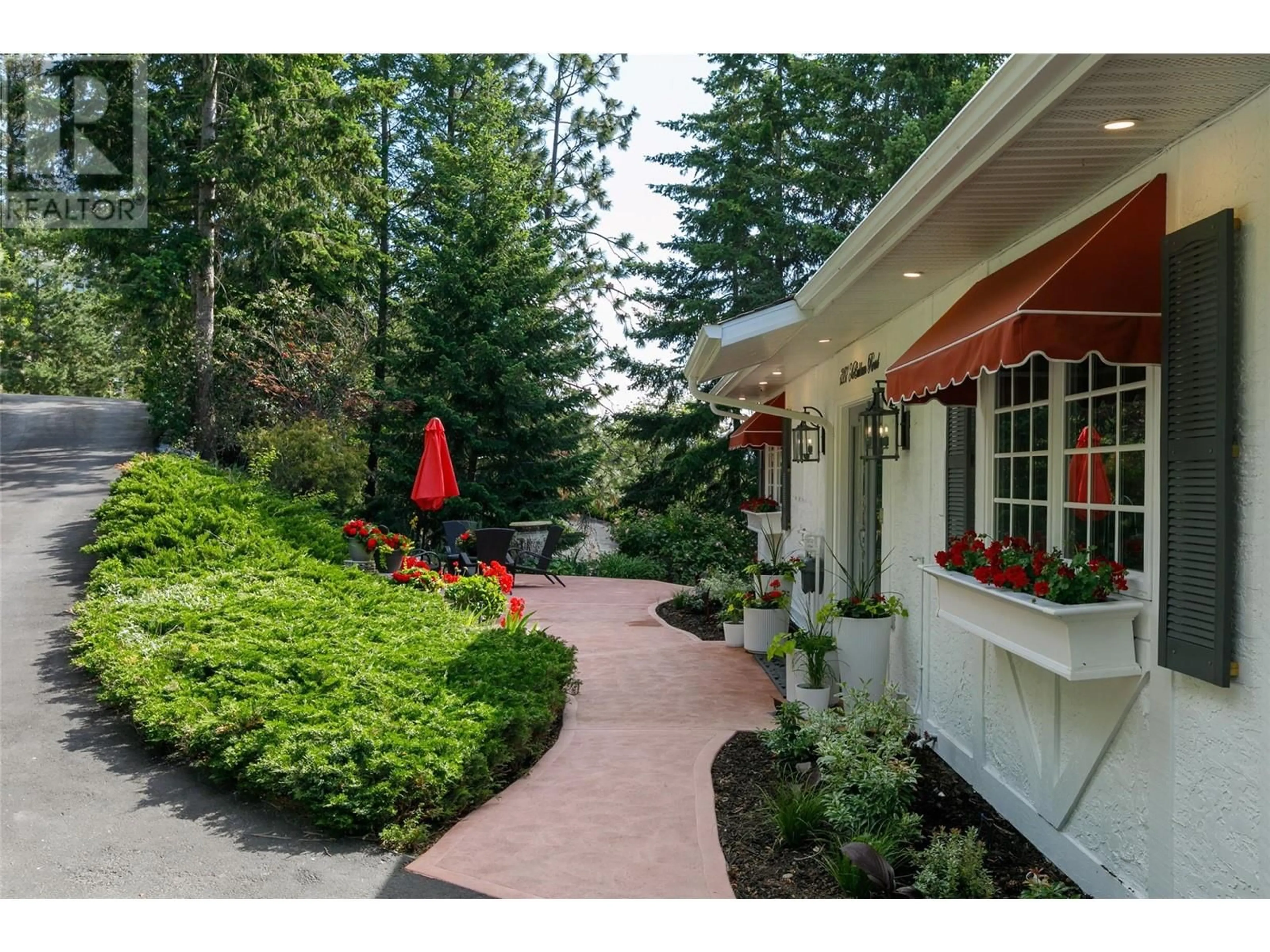 Patio, street for 1287 MCCALLUM ROAD, West Kelowna British Columbia V1Z2T9
