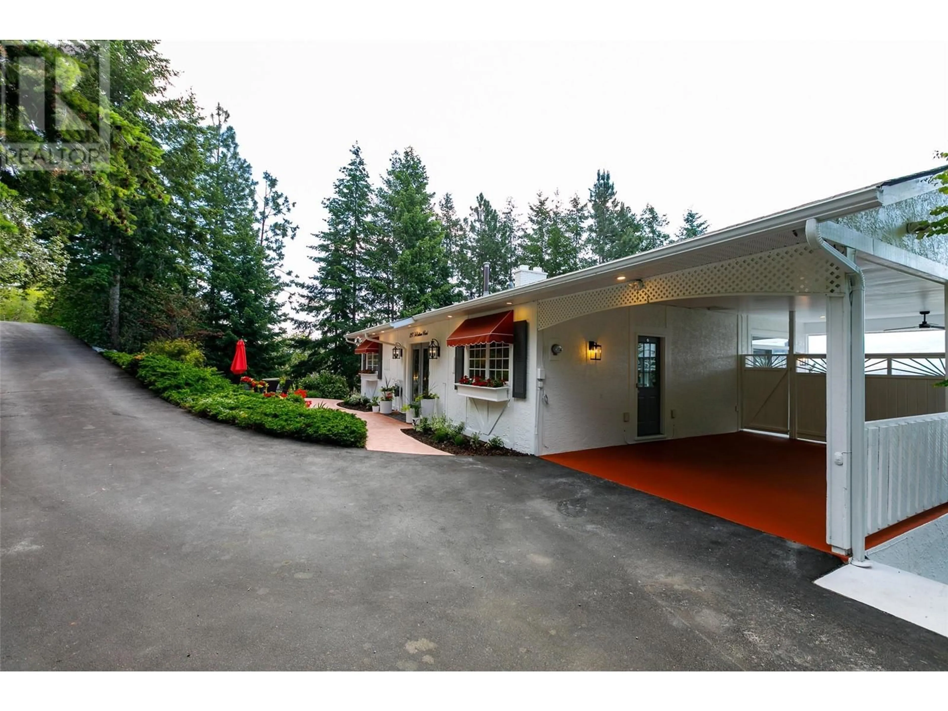 Indoor foyer for 1287 MCCALLUM ROAD, West Kelowna British Columbia V1Z2T9