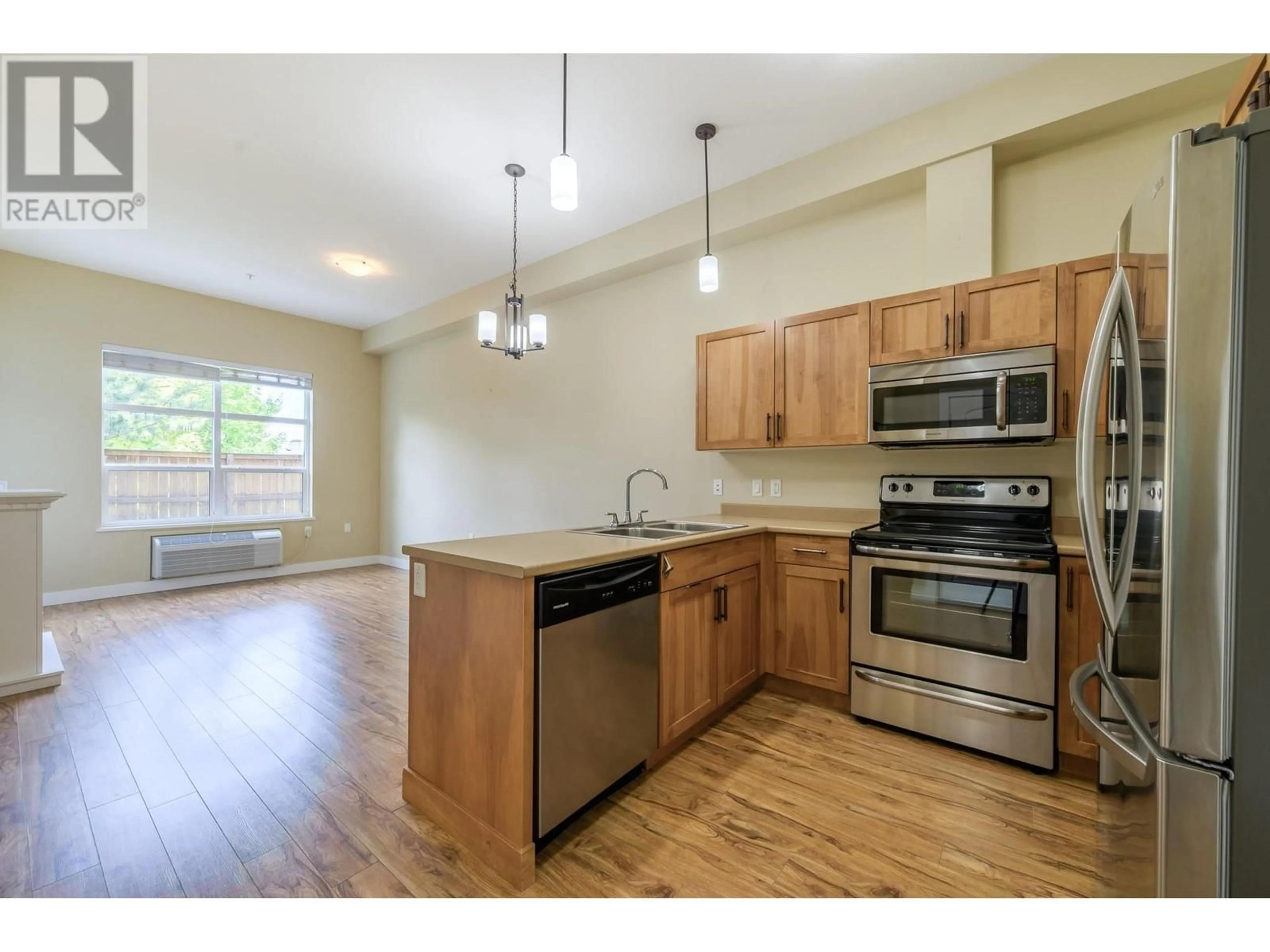 Standard kitchen, wood/laminate floor for 113 - 755 MAYFAIR STREET, Kamloops British Columbia V2B5L7