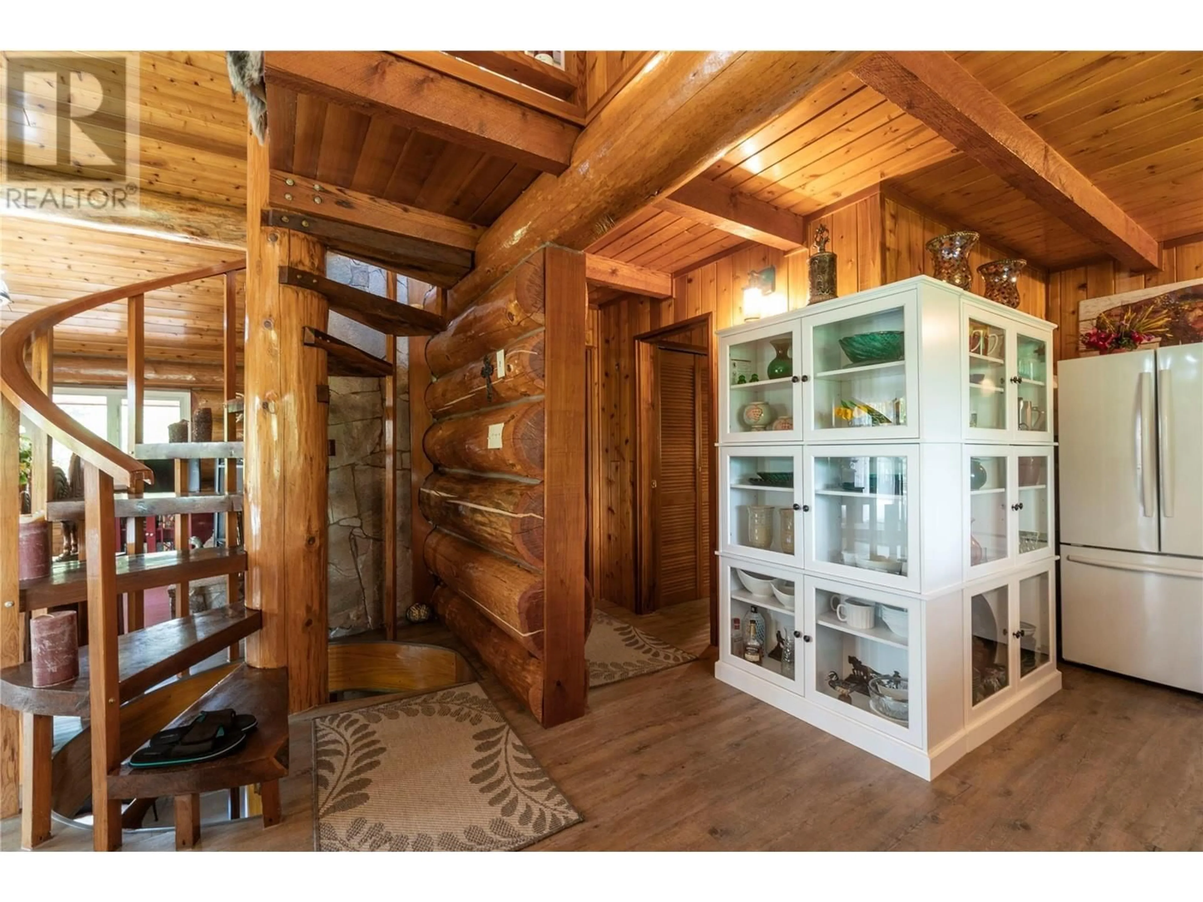 Indoor foyer for 1372 SEYMOUR RIVER ROAD, Seymour Arm British Columbia V0E2V2
