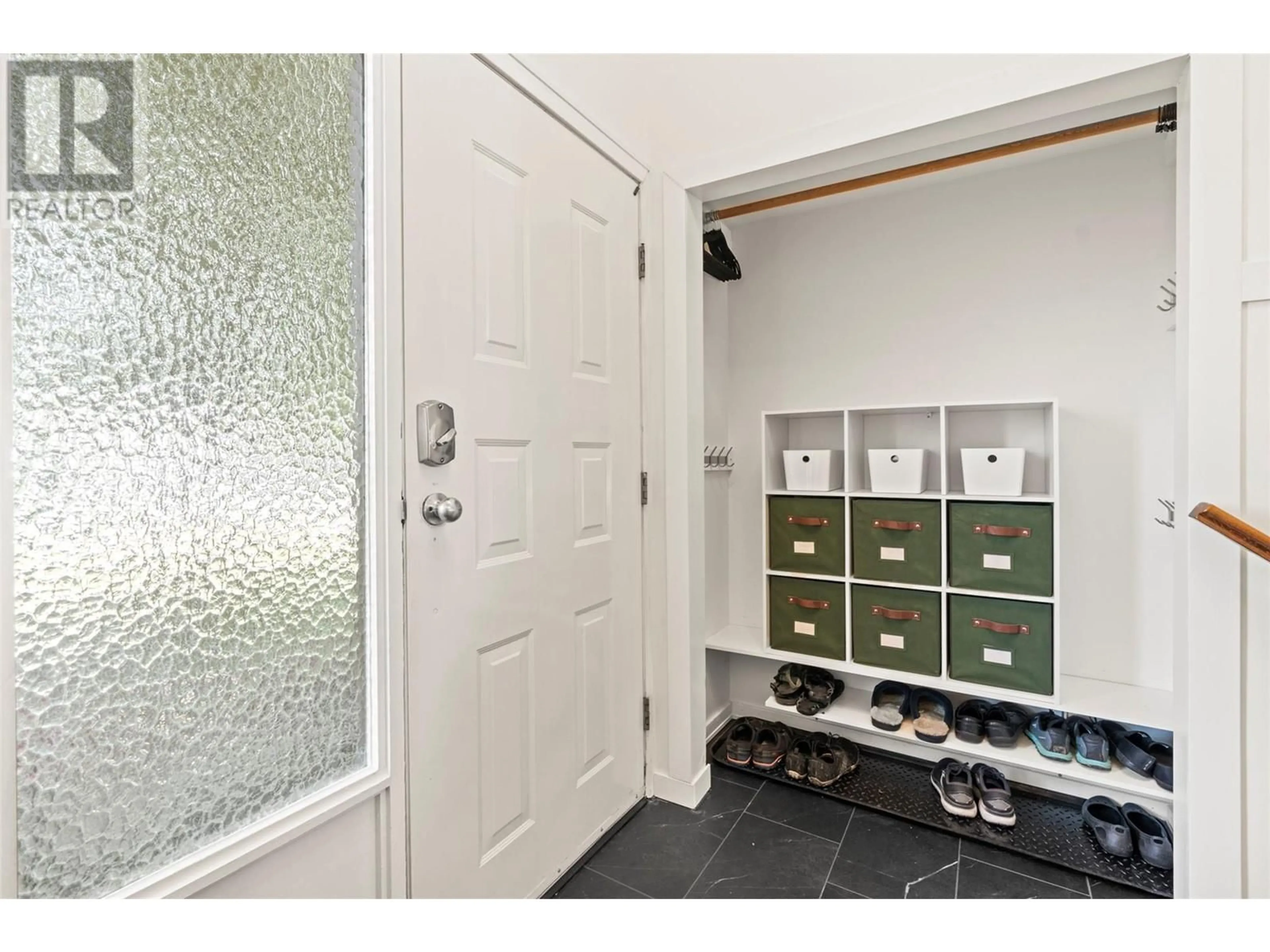 Indoor entryway for 2697 JARVIS CRESCENT, Armstrong British Columbia V4Y0G3