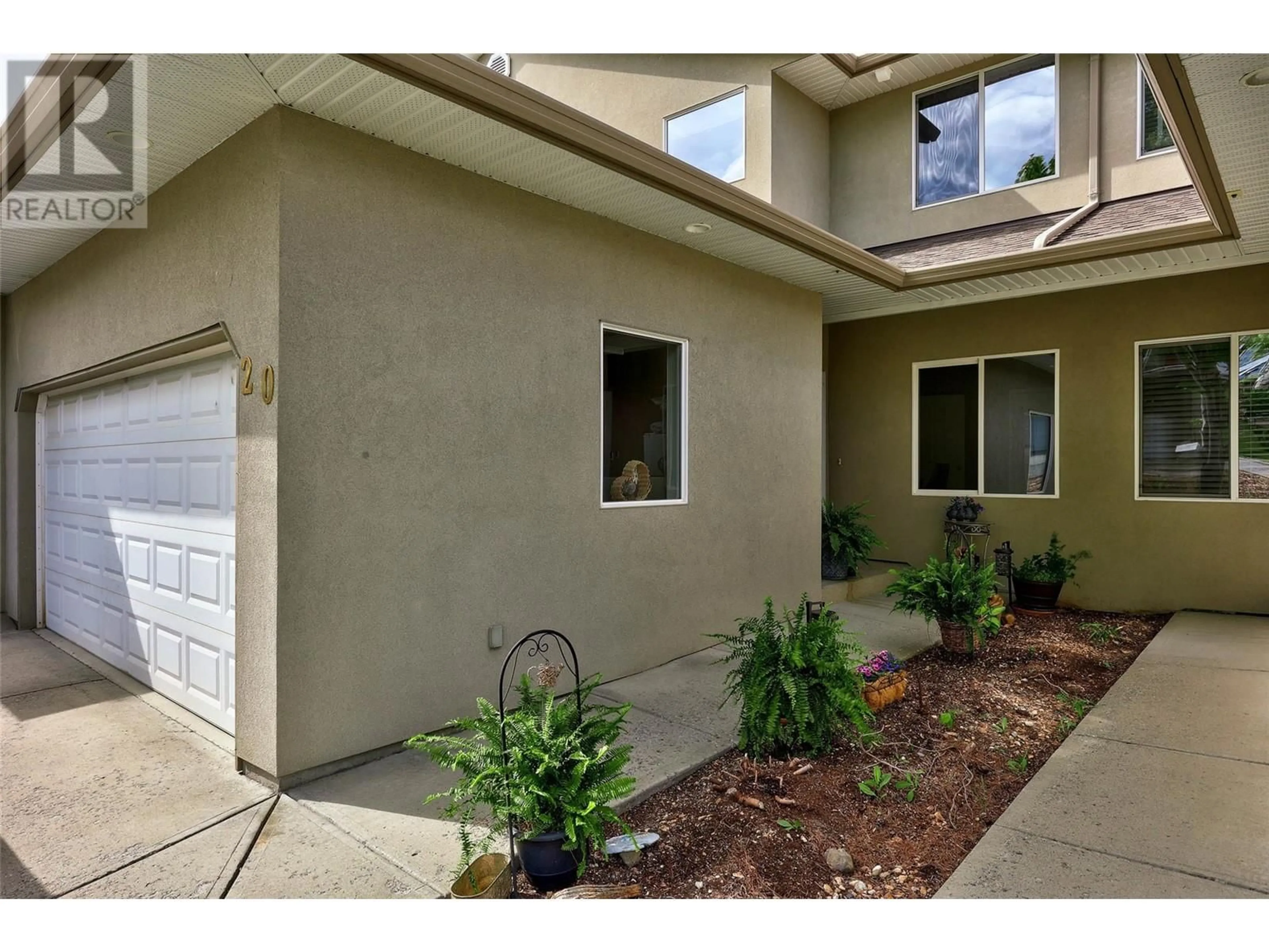 Indoor entryway for 20 - 2365 ABBEYGLEN WAY, Kamloops British Columbia V1S1Y3