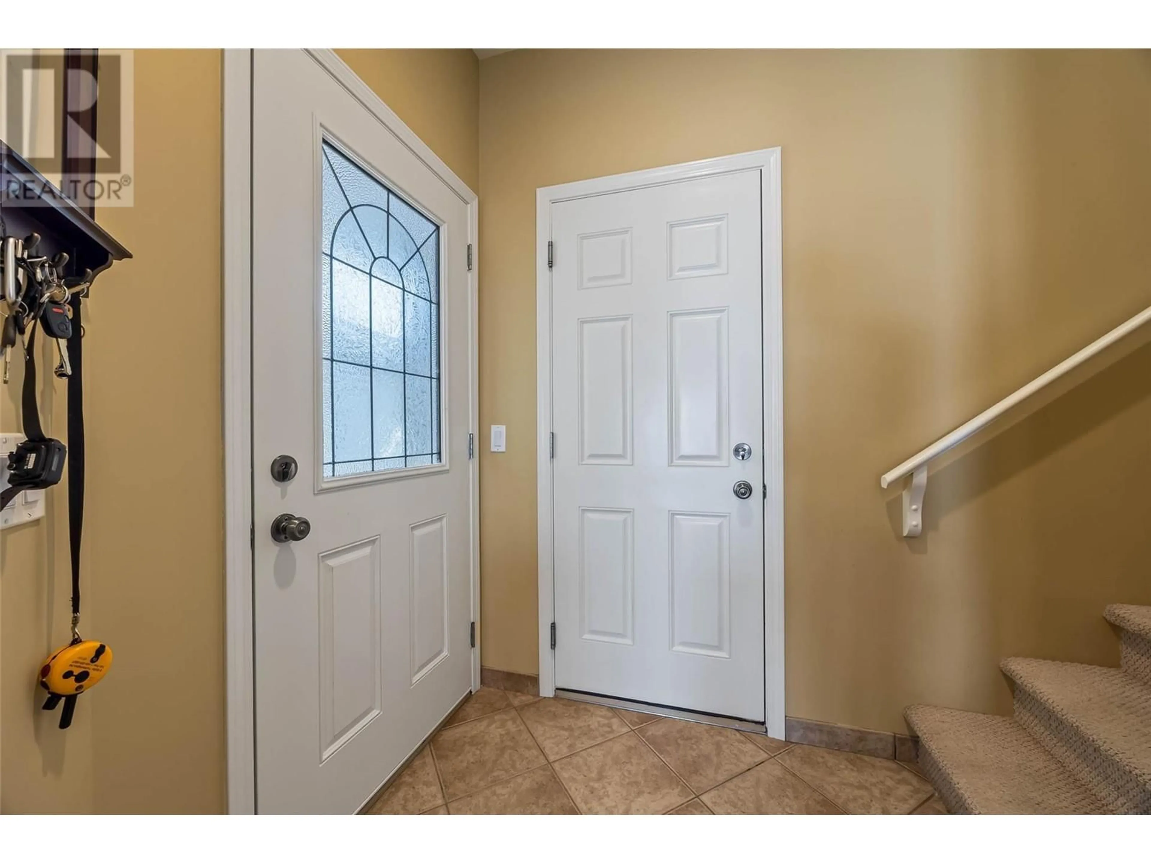 Indoor entryway for 20 - 2365 ABBEYGLEN WAY, Kamloops British Columbia V1S1Y3