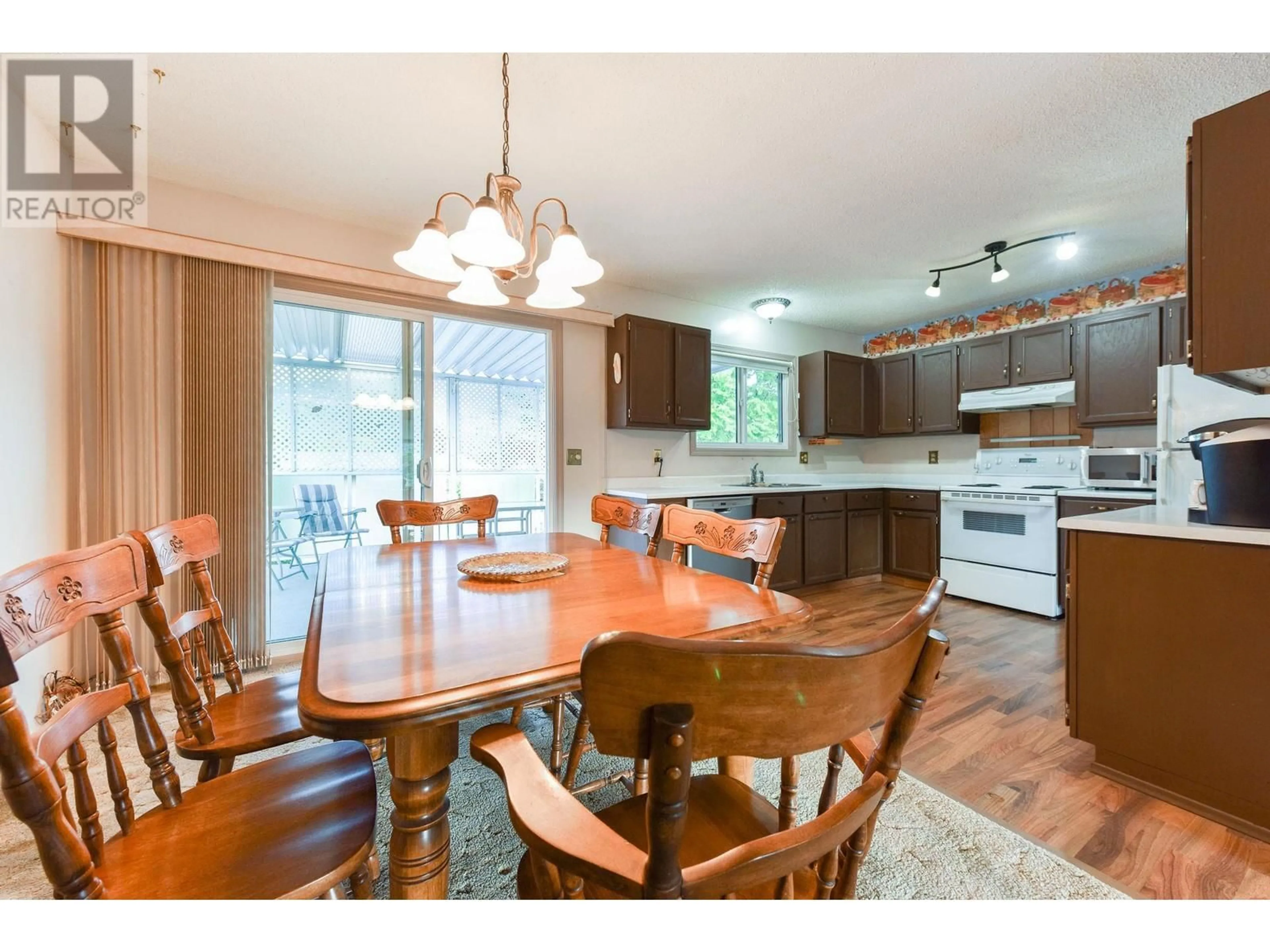 Open concept kitchen, wood/laminate floor for 176 CHAMBERS PLACE, Penticton British Columbia V2A6T7
