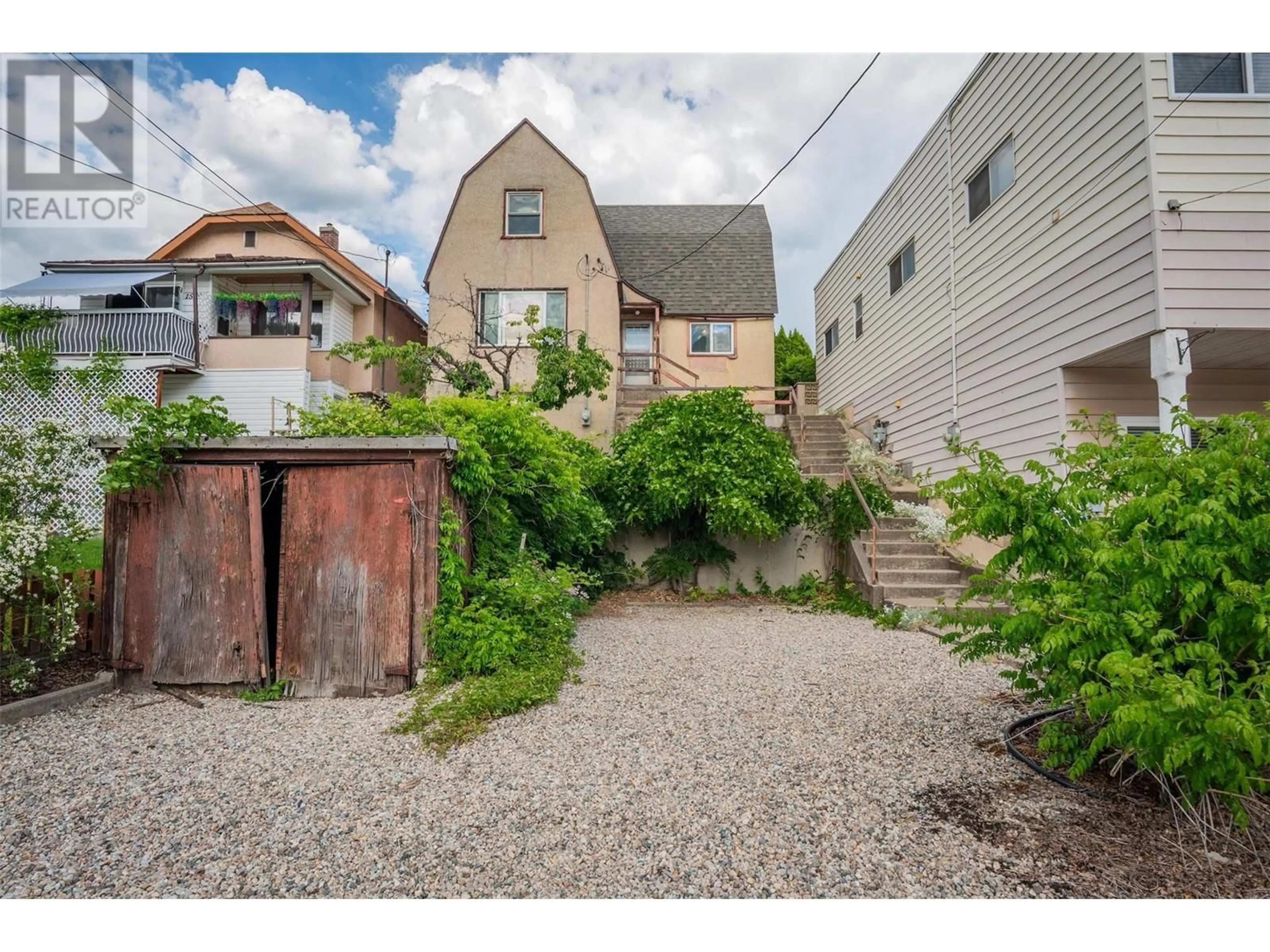 A pic from outside/outdoor area/front of a property/back of a property/a pic from drone, street for 1569 COLUMBIA AVENUE, Trail British Columbia V1R1K1