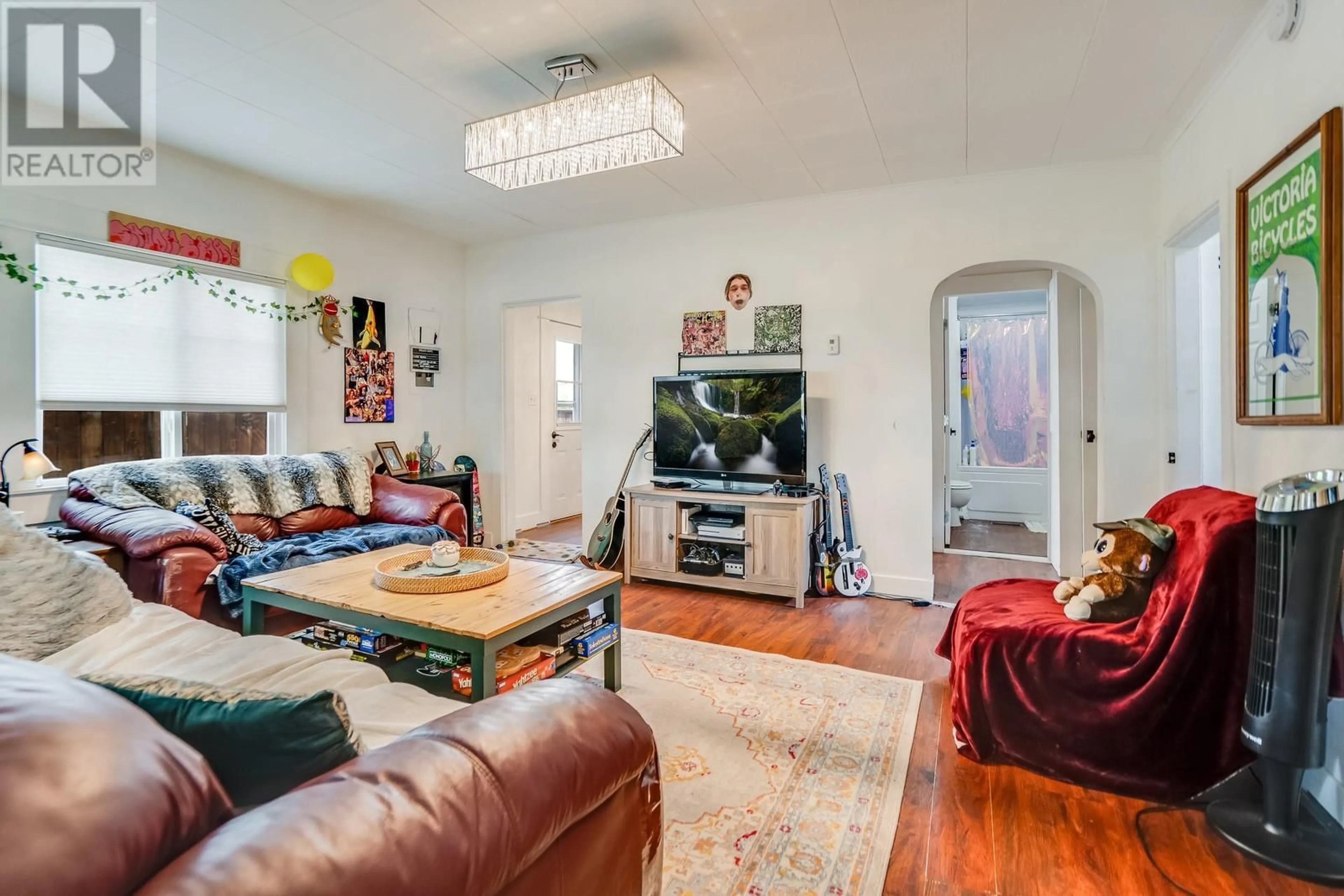 Living room with furniture, unknown for 980 CORONATION AVENUE, Kelowna British Columbia V1Y7A5