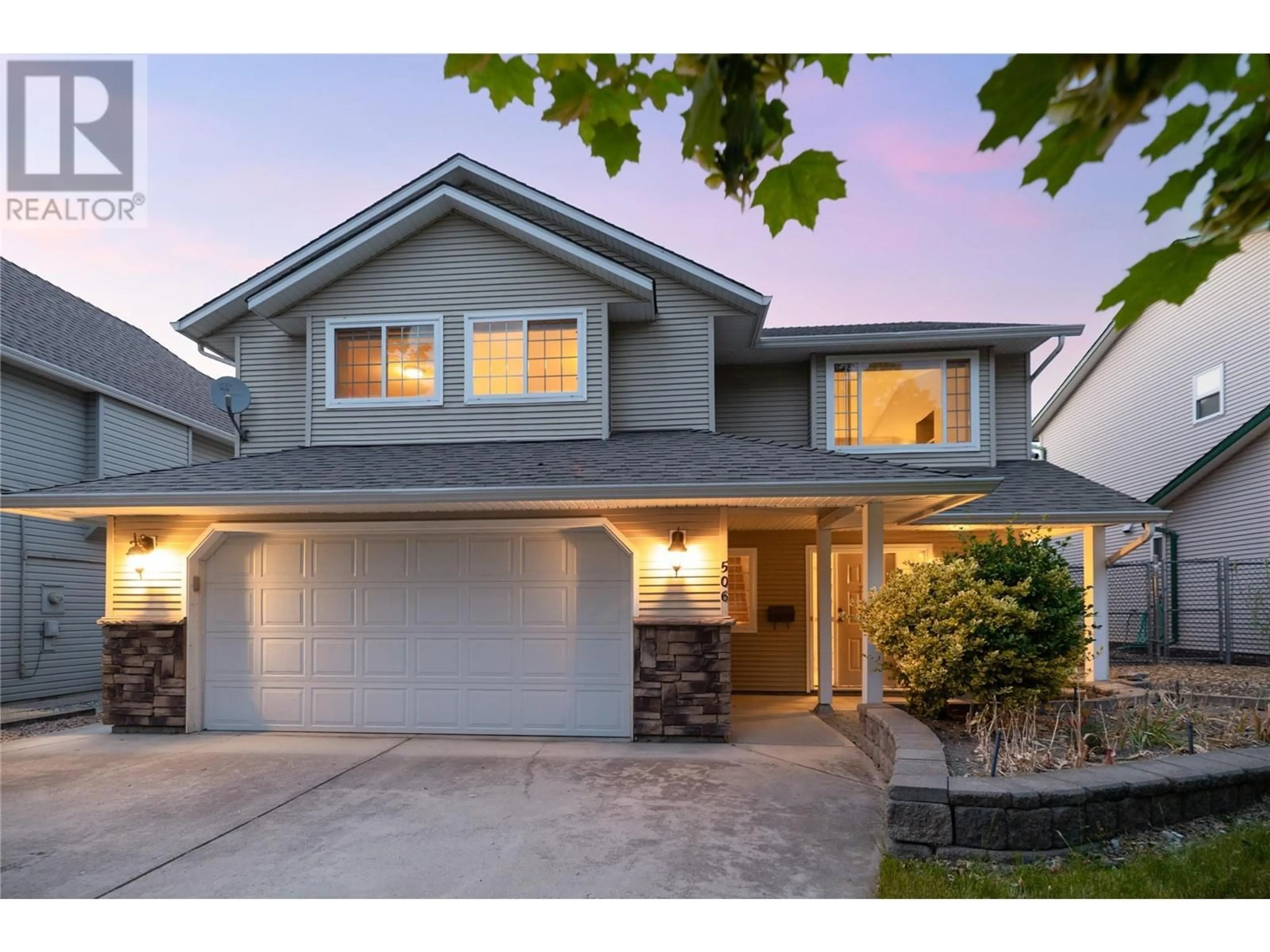 Home with vinyl exterior material, street for 506 HARROP AVENUE, Kelowna British Columbia V1X6J3