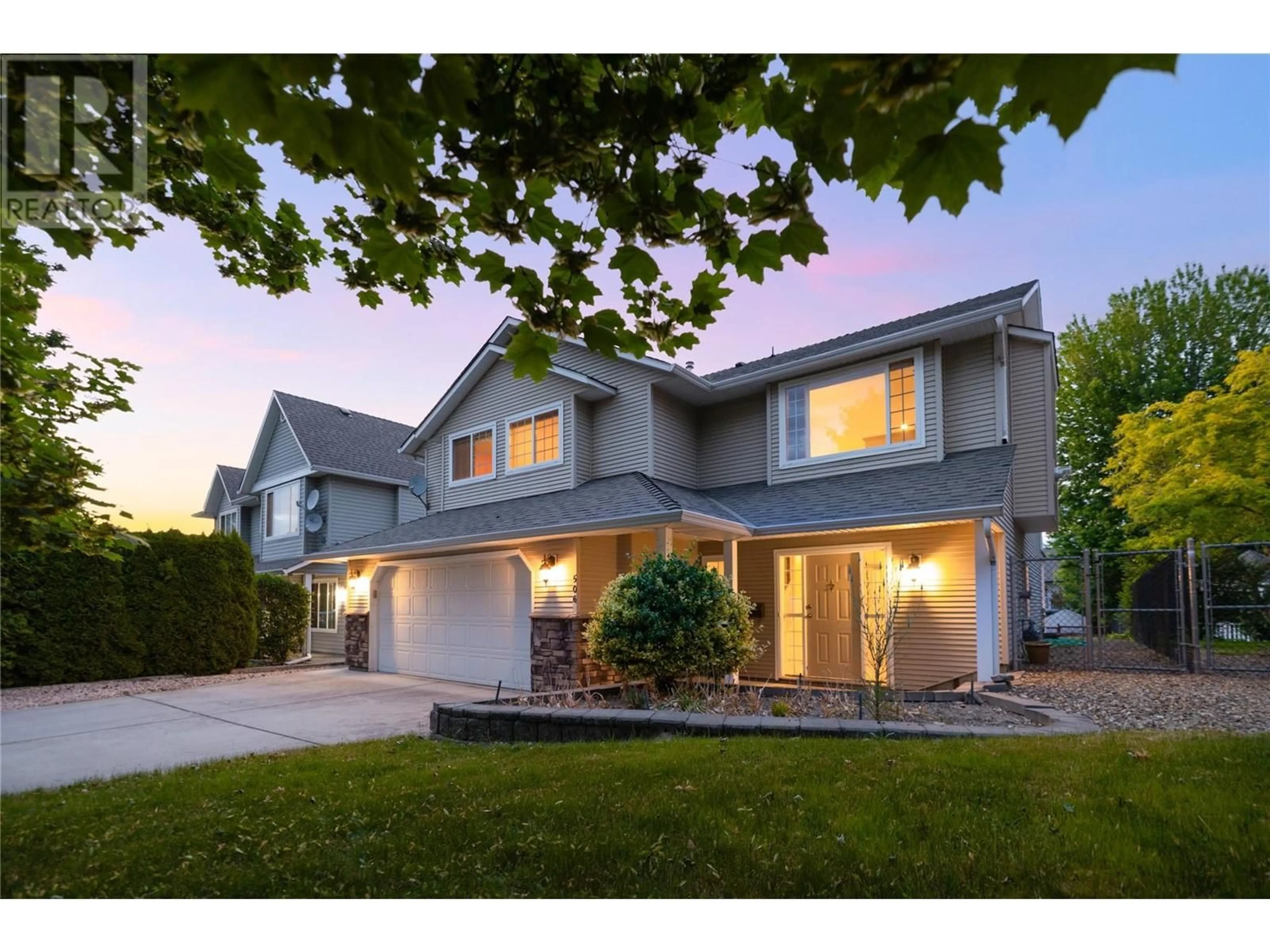 Home with vinyl exterior material, street for 506 HARROP AVENUE, Kelowna British Columbia V1X6J3