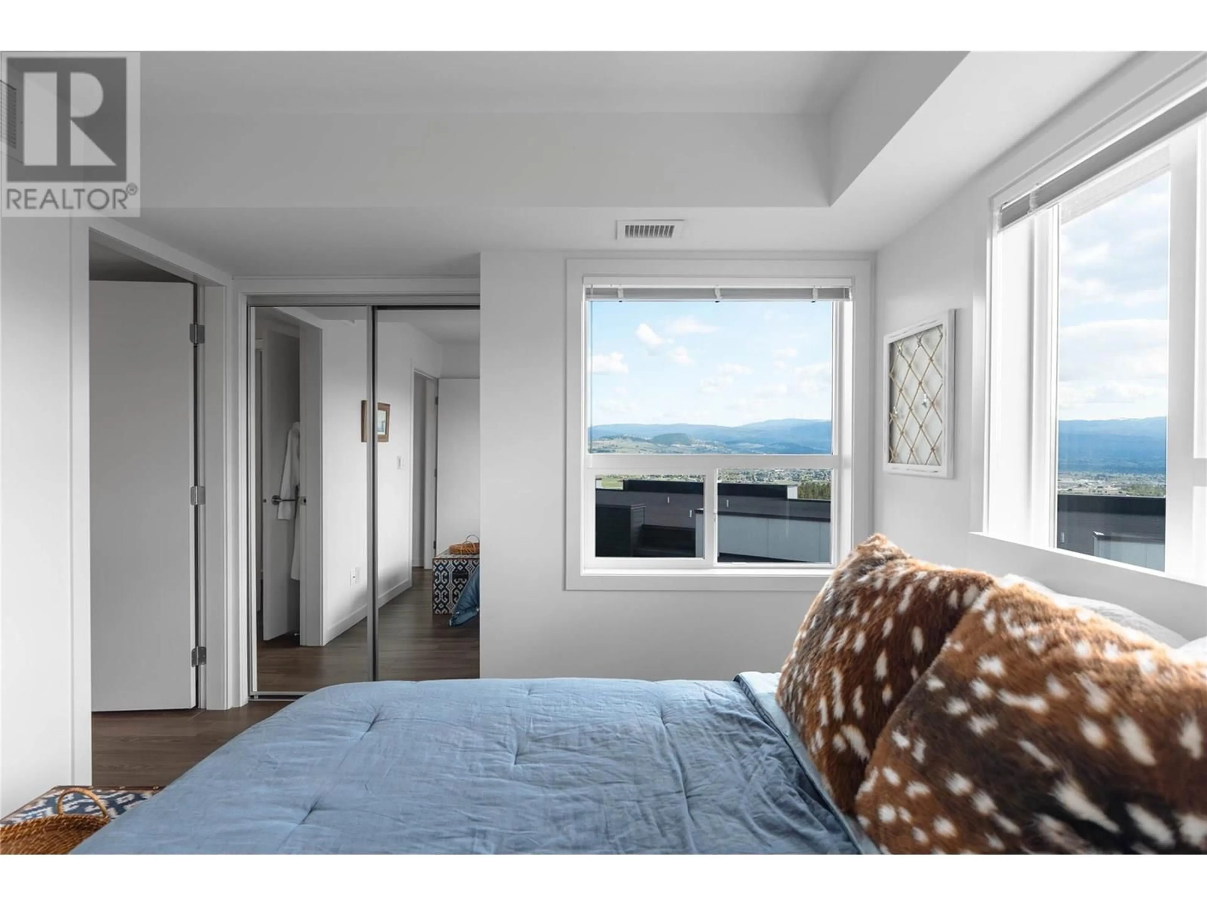 Bedroom with bed, unknown for PH21 - 775 ACADEMY WAY, Kelowna British Columbia V1V0A5