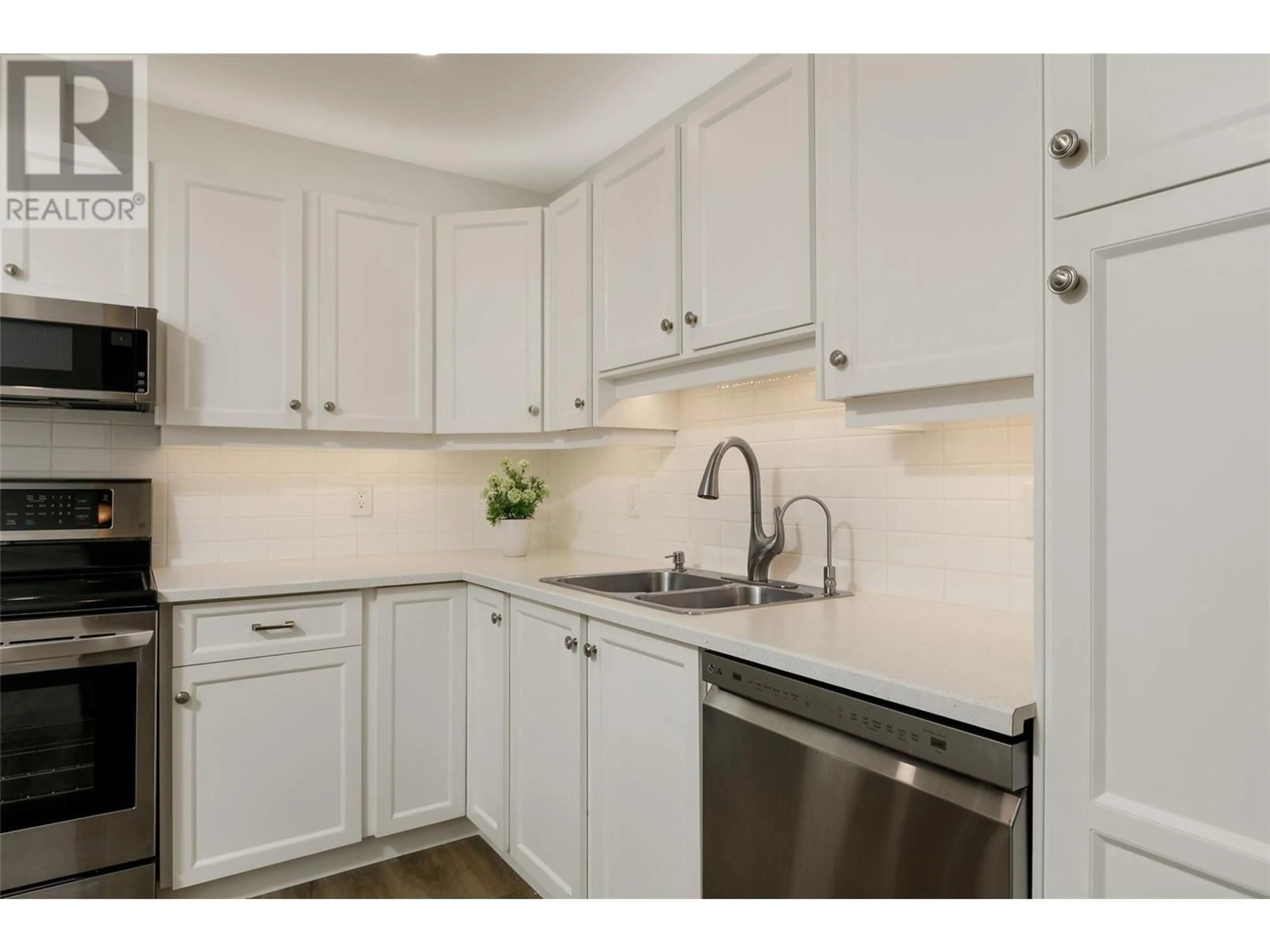Standard kitchen, unknown for 103 - 489 HIGHWAY 33 OTHER WEST, Kelowna British Columbia V1X1Y2