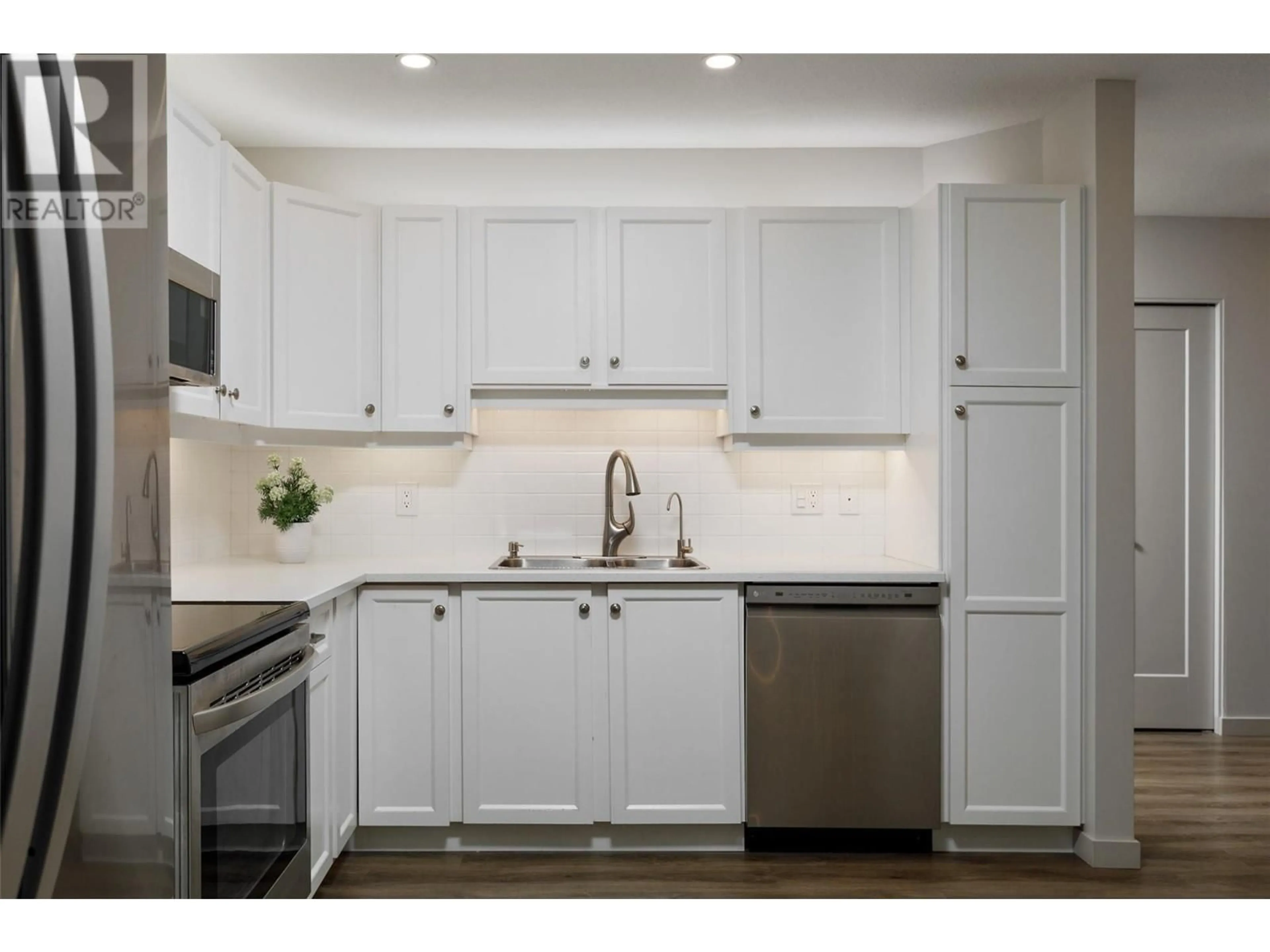 Standard kitchen, unknown for 103 - 489 HIGHWAY 33 OTHER WEST, Kelowna British Columbia V1X1Y2