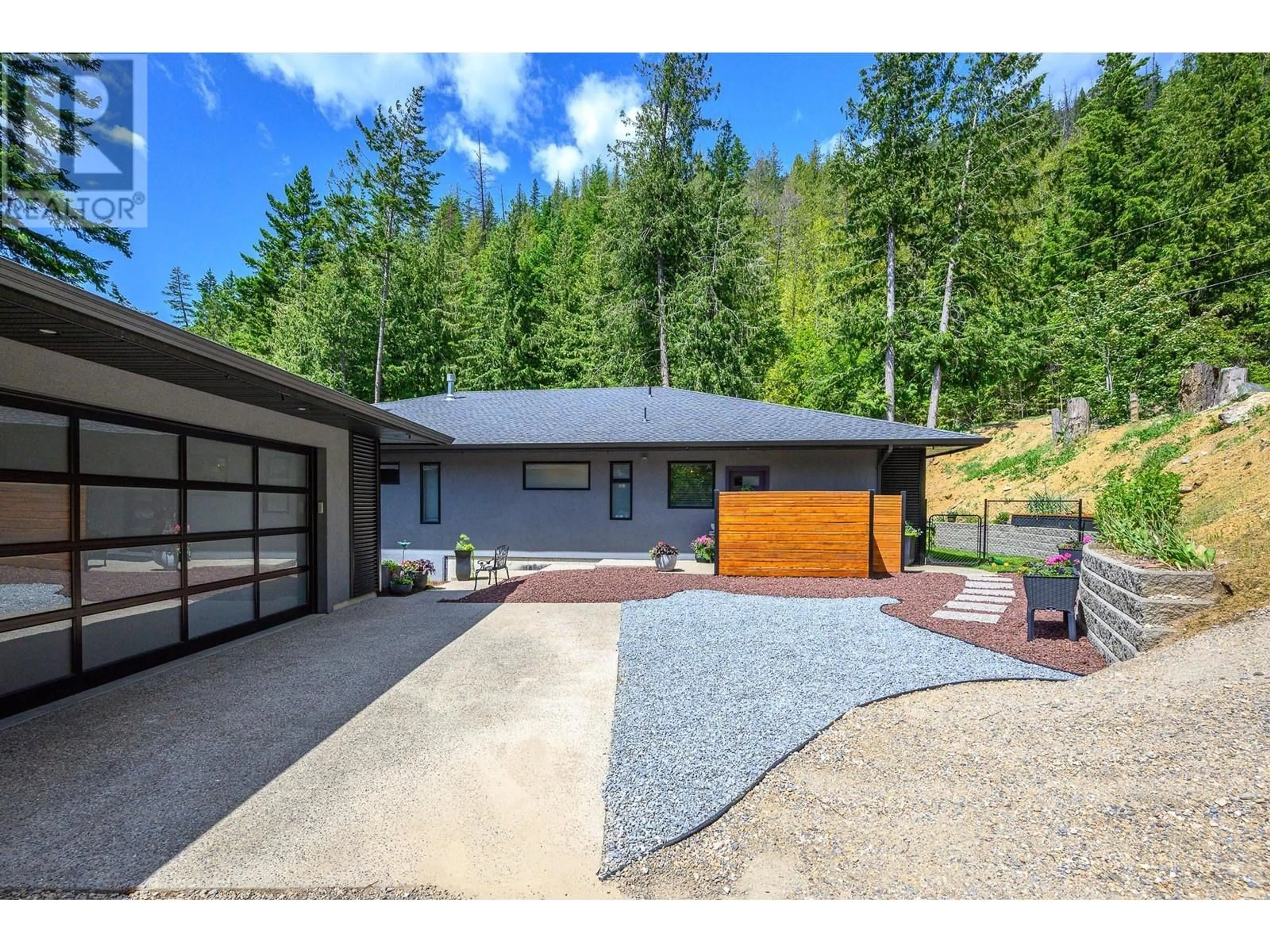 Indoor garage for 5846 SUNNYBRAE-CANOE POINT ROAD, Tappen British Columbia V0E2X1