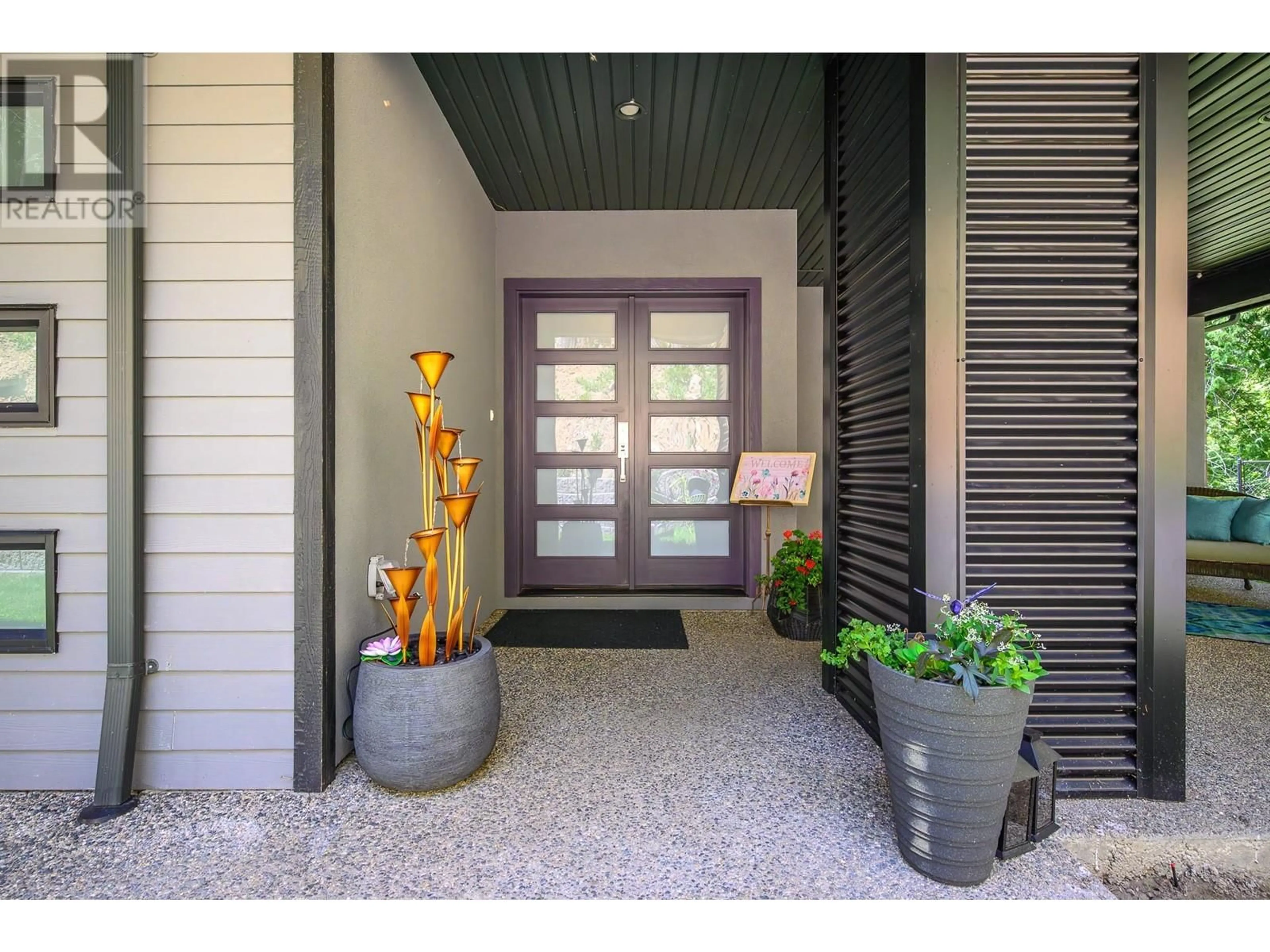 Indoor entryway for 5846 SUNNYBRAE-CANOE POINT ROAD, Tappen British Columbia V0E2X1