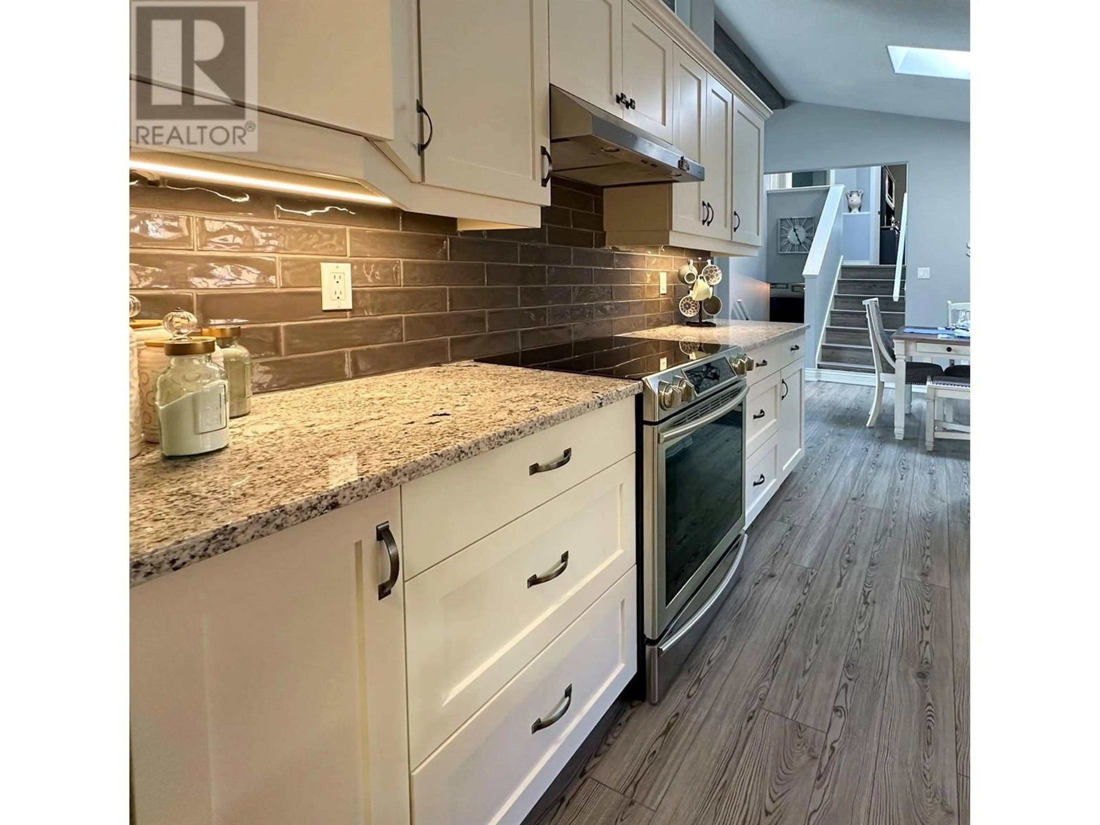 Open concept kitchen, unknown for 611 GERTRUDE STREET, Midway British Columbia V0H1M0