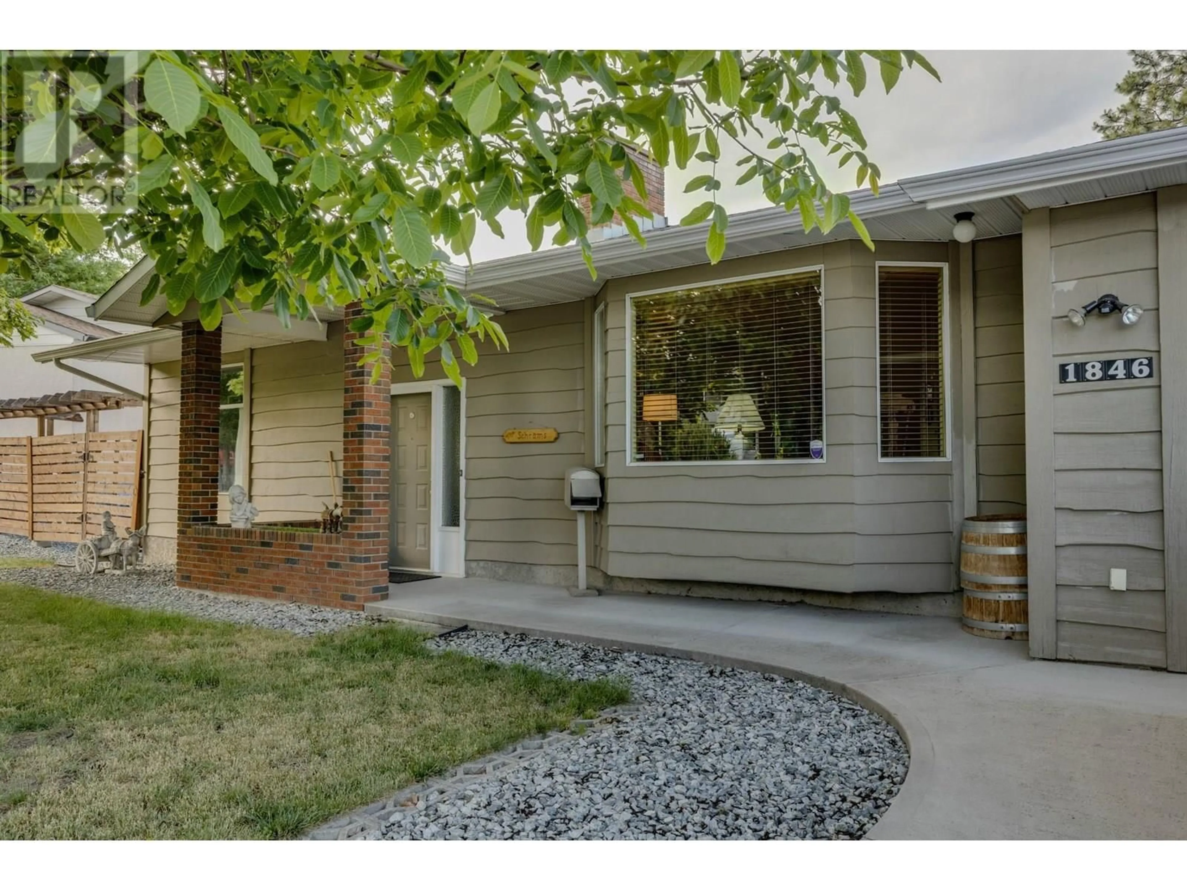 Unknown for 1846 UPLAND AVENUE, Kelowna British Columbia V1Y4G7