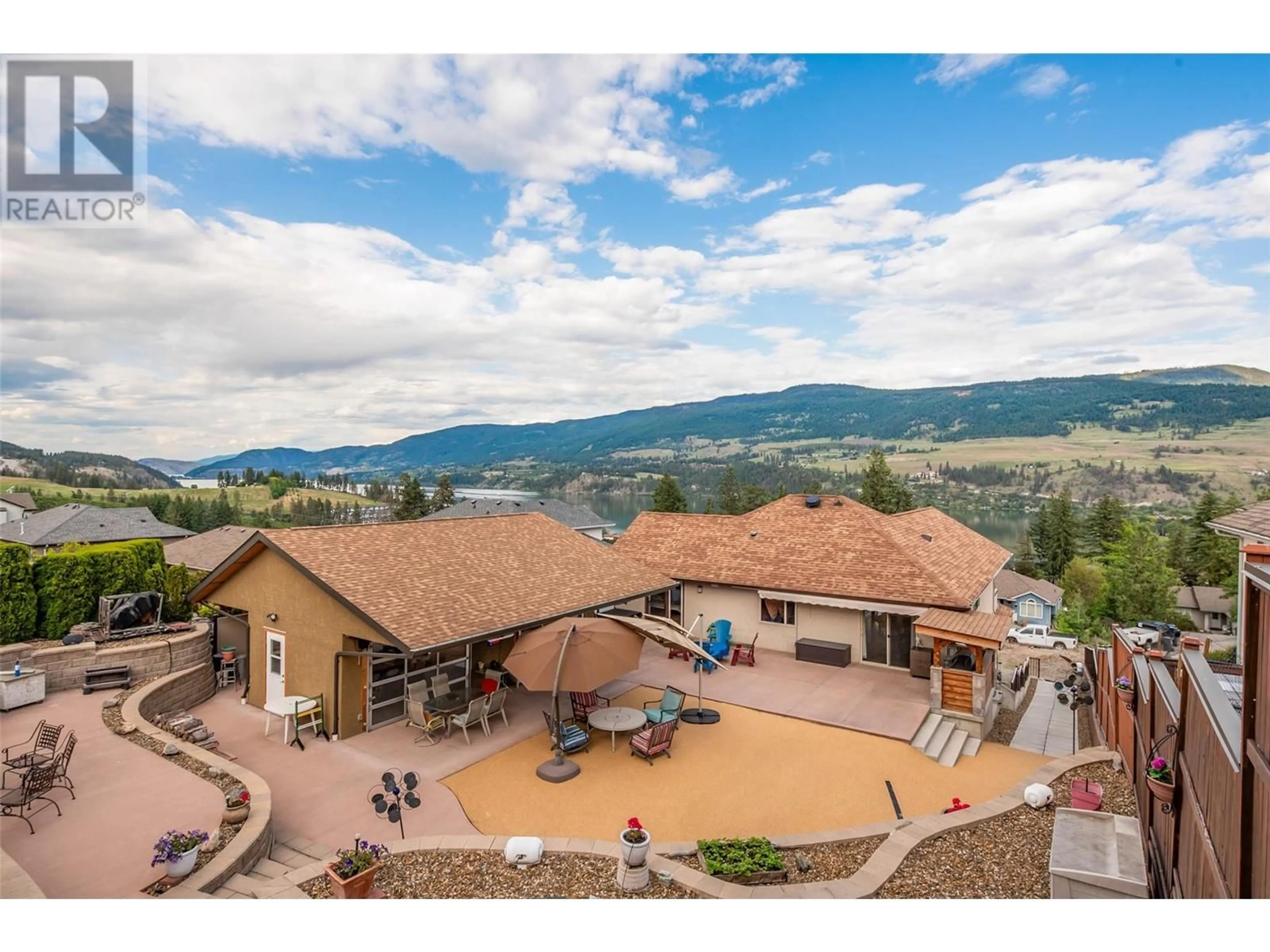 A pic from outside/outdoor area/front of a property/back of a property/a pic from drone, mountain view for 11718 MIDDLETON ROAD, Lake Country British Columbia V4V1G9