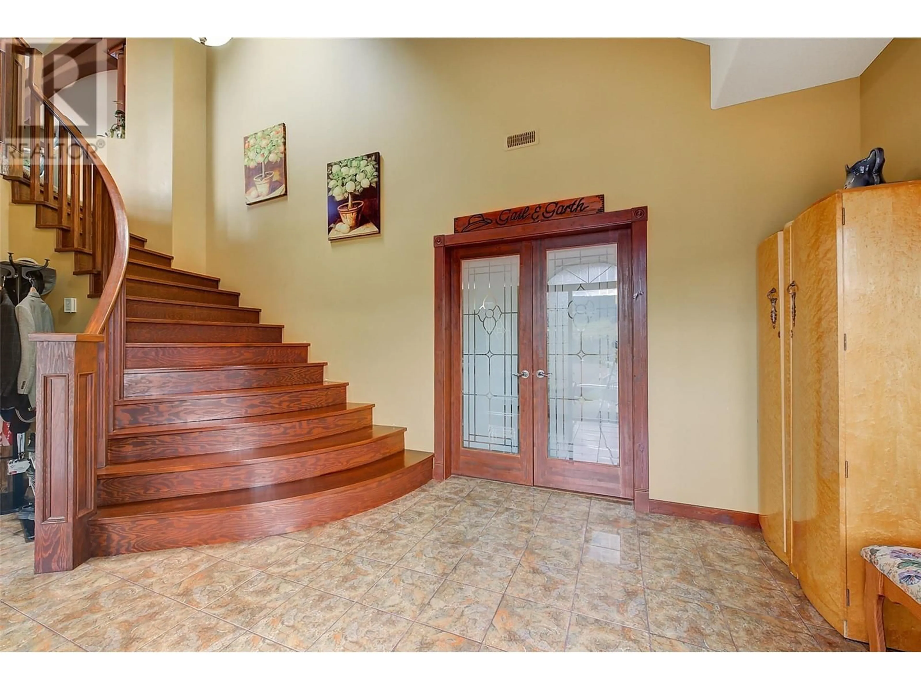 Indoor foyer for 11718 MIDDLETON ROAD, Lake Country British Columbia V4V1G9