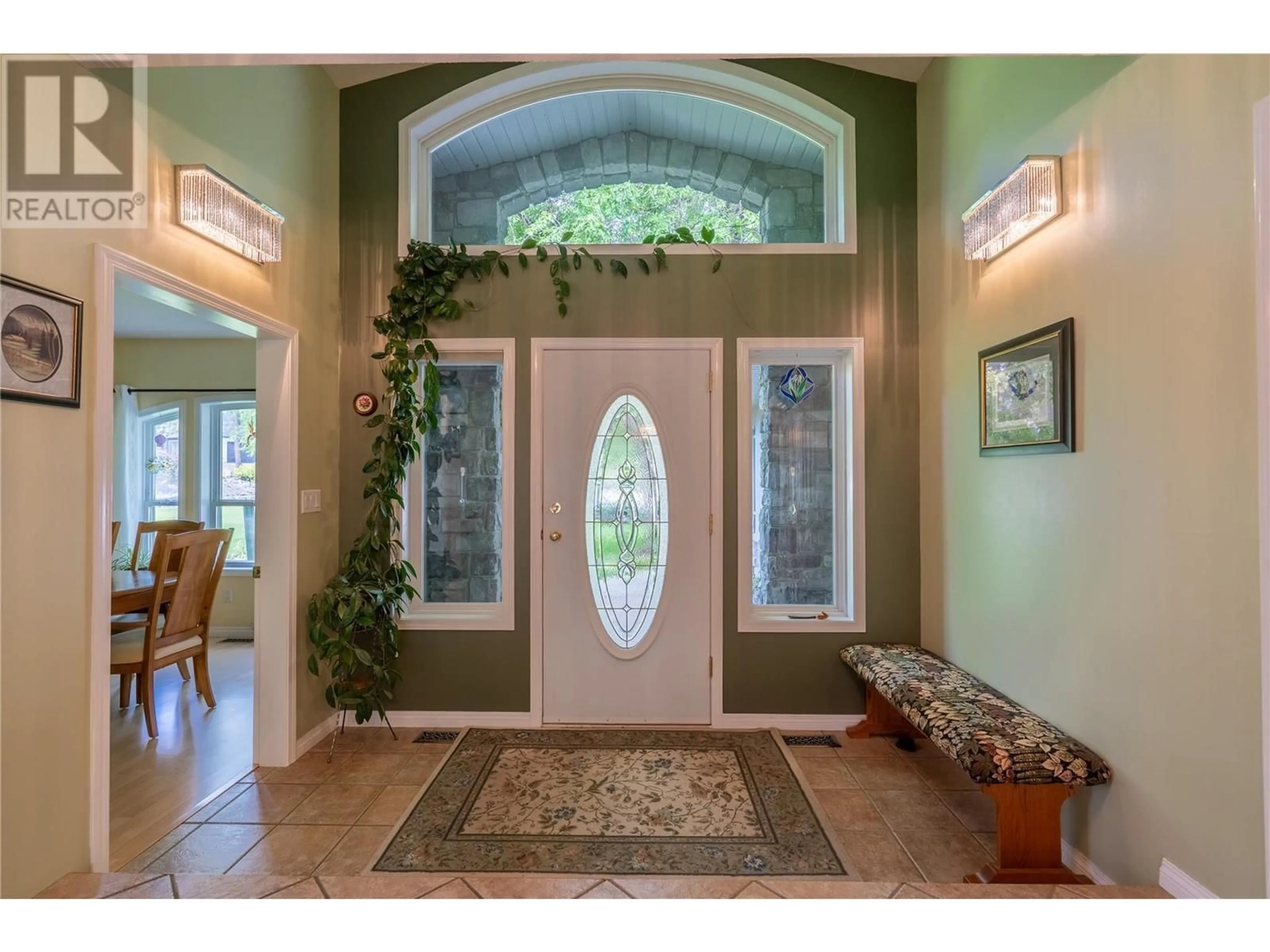 Indoor entryway for 2705 PLACER PLACE, Grand Forks British Columbia V0H1H2