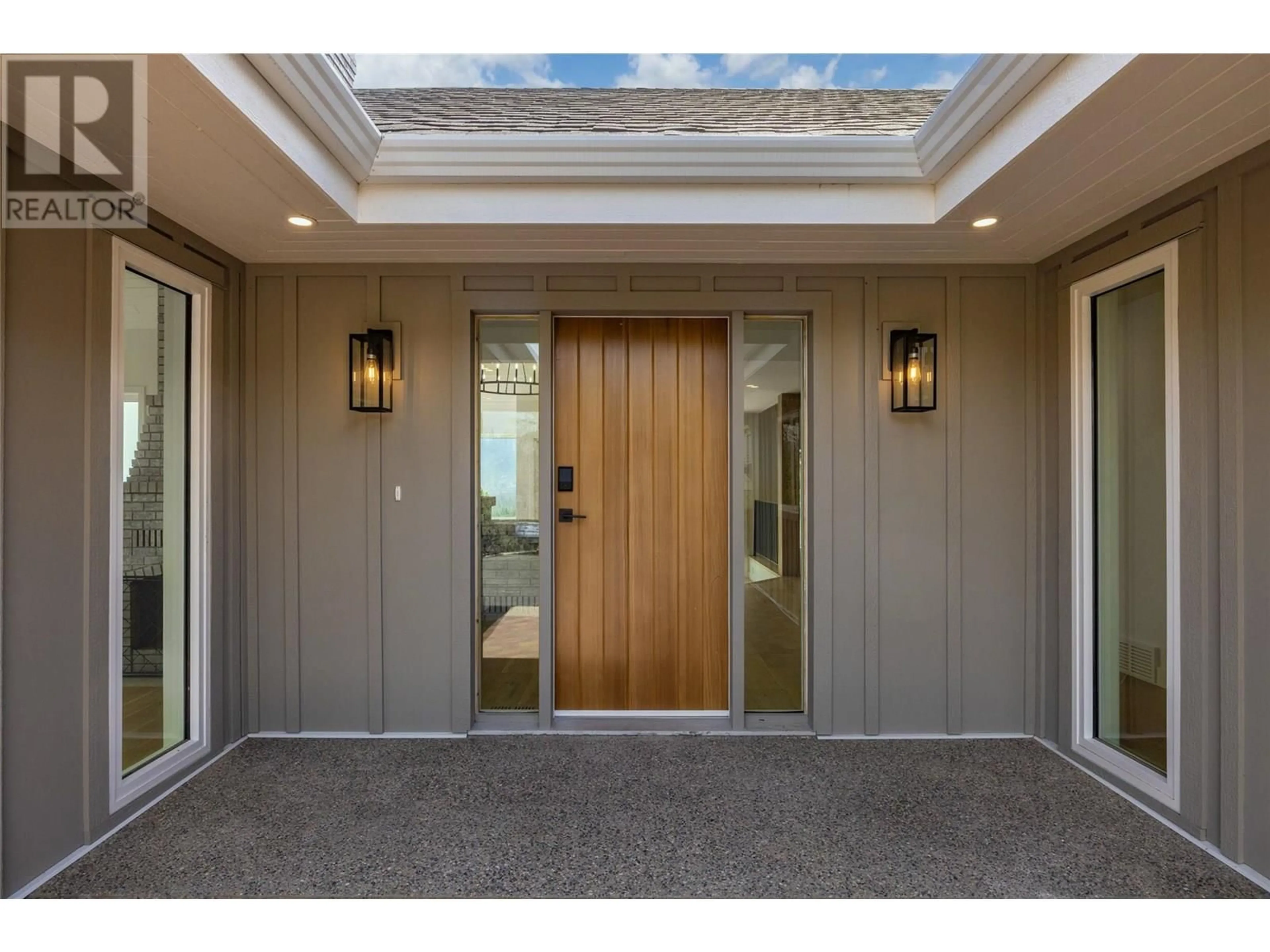 Indoor entryway for 2632 FORSYTH DRIVE, Penticton British Columbia V2A8Y9