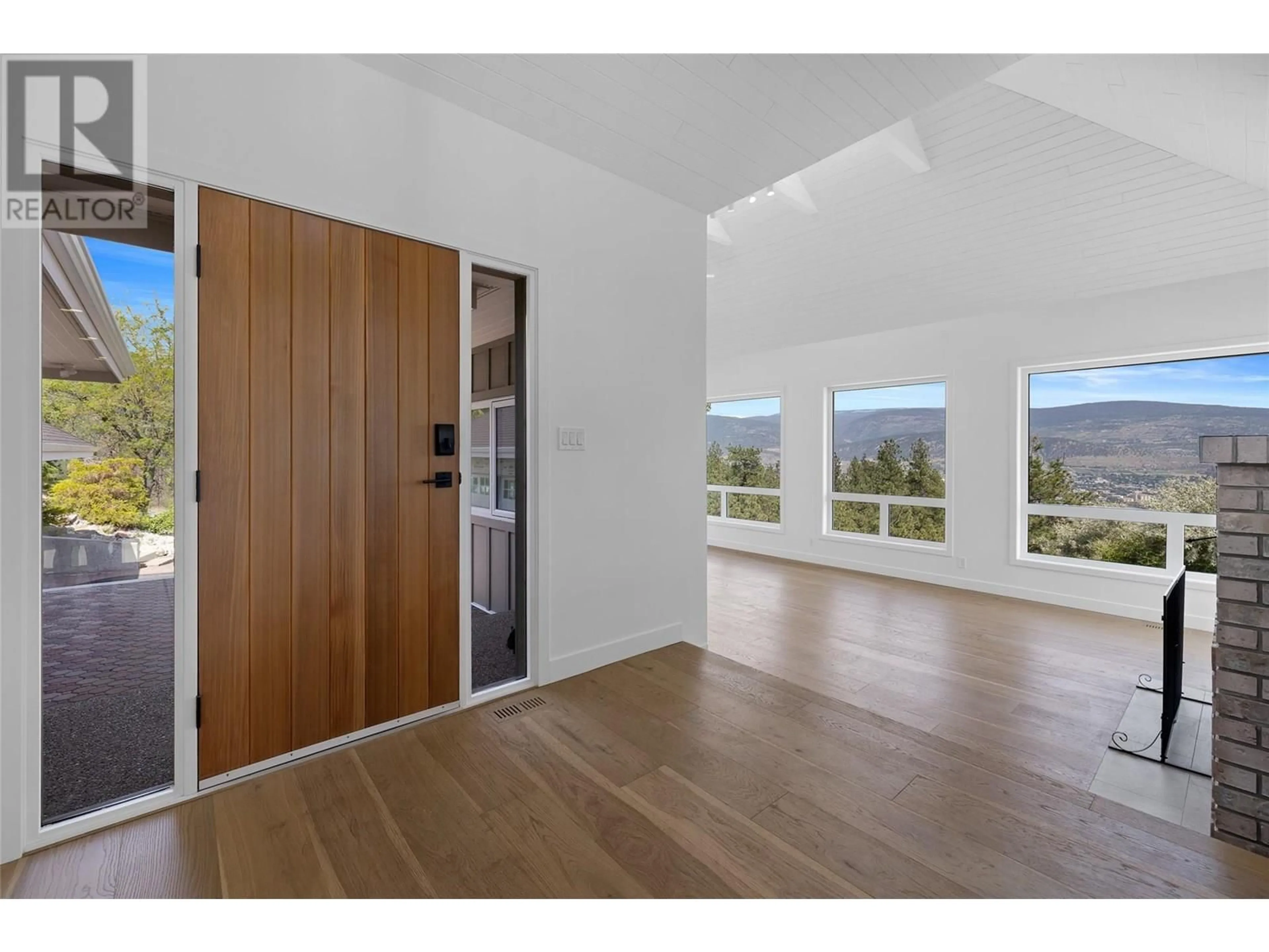 Indoor entryway for 2632 FORSYTH DRIVE, Penticton British Columbia V2A8Y9