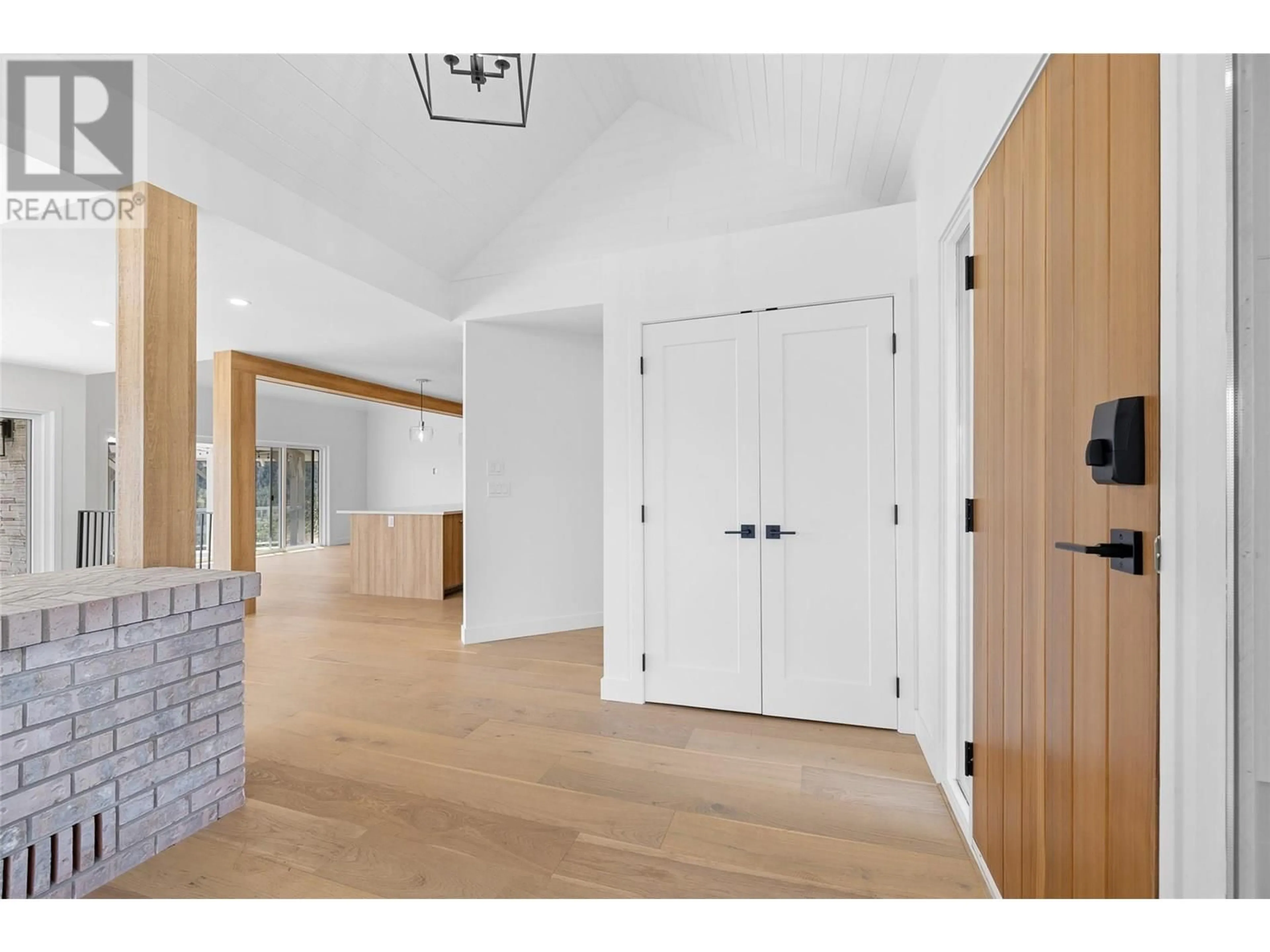 Indoor entryway for 2632 FORSYTH DRIVE, Penticton British Columbia V2A8Y9