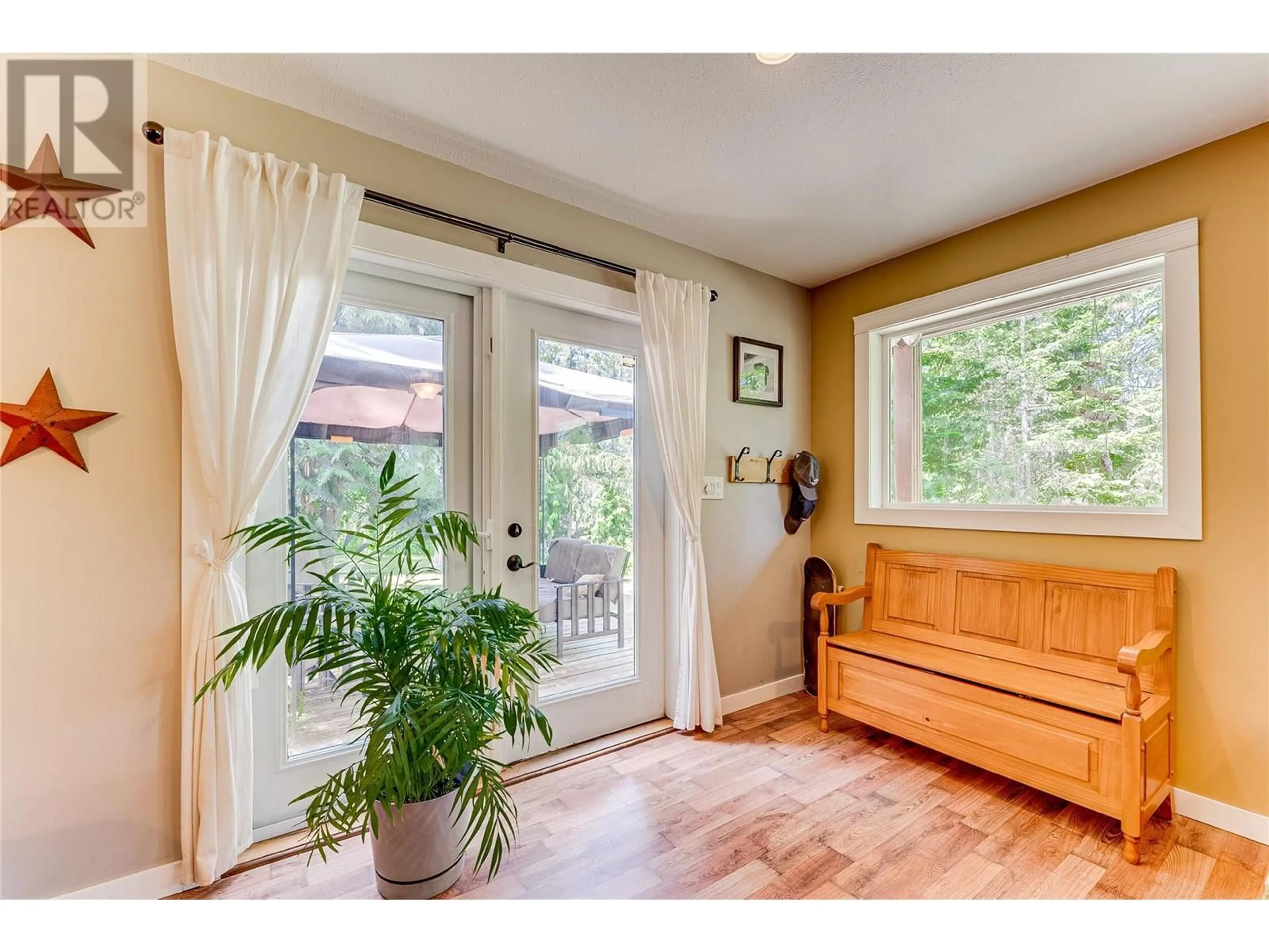 Indoor entryway for 593 DAVIDSON DRIVE, Swansea Point British Columbia V0E2K2