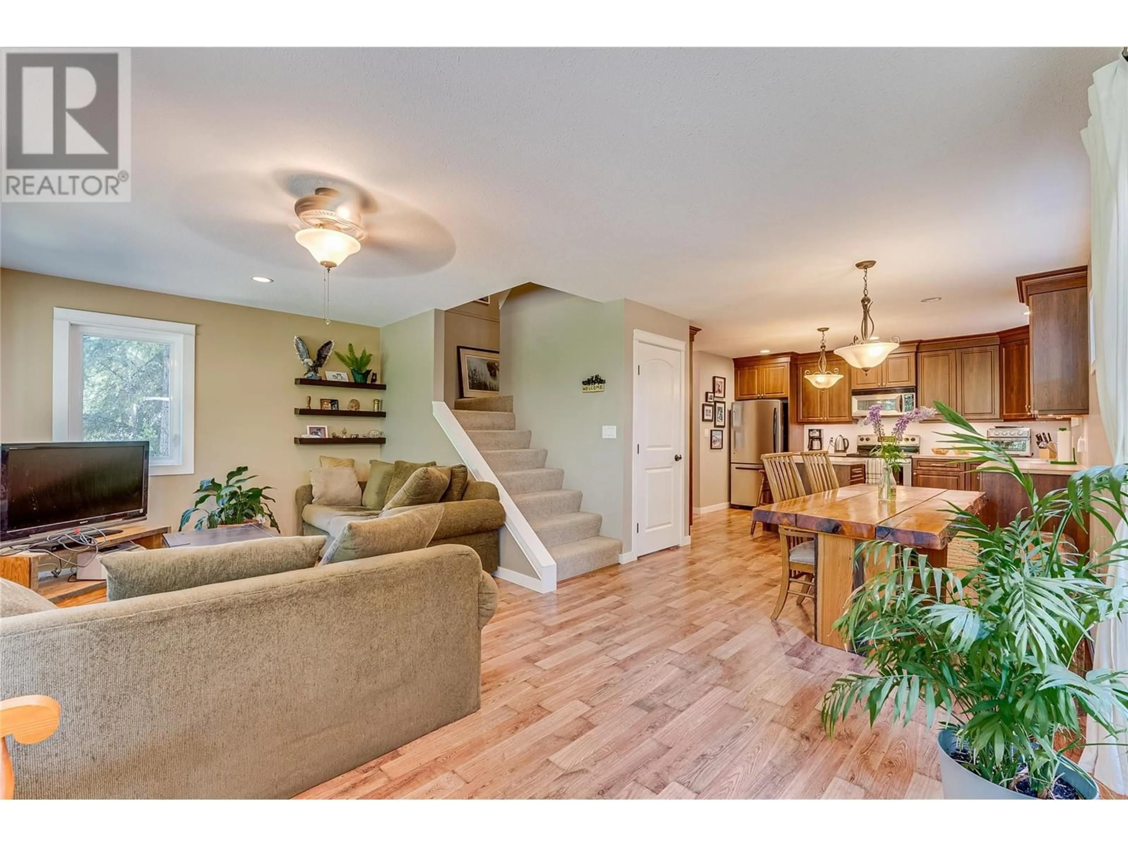 Living room with furniture, wood/laminate floor for 593 DAVIDSON DRIVE, Swansea Point British Columbia V0E2K2