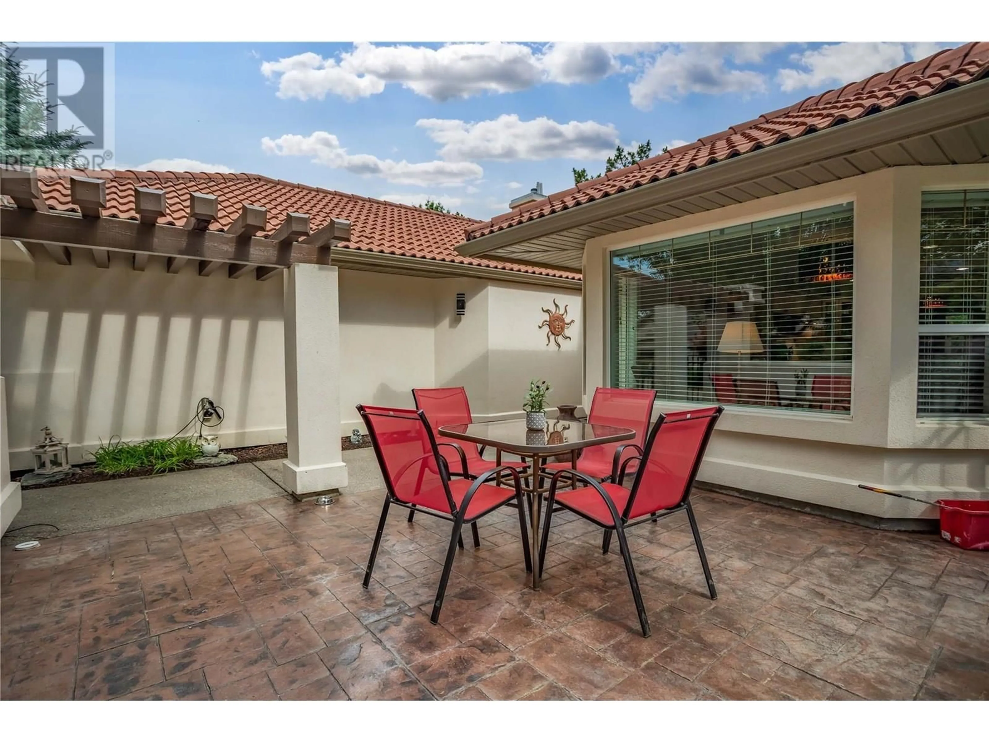 Patio, street for 4043 GALLAGHERS TERRACE, Kelowna British Columbia V1W3Z8